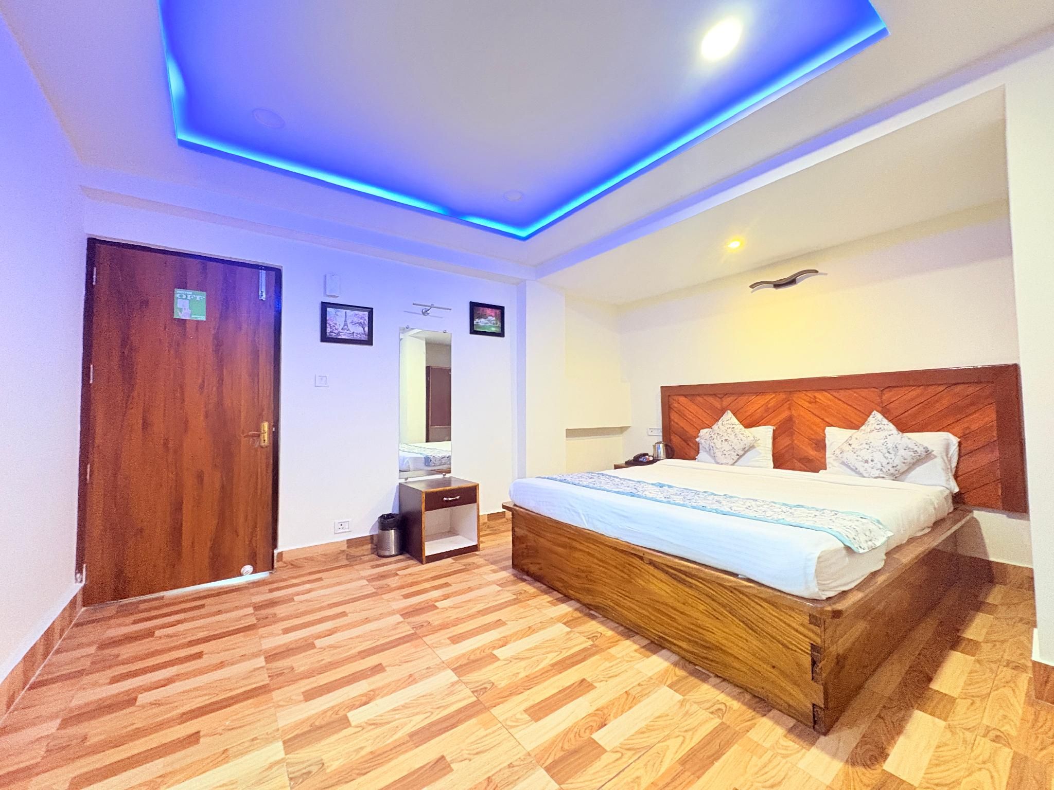 Deluxe Double Bedroom