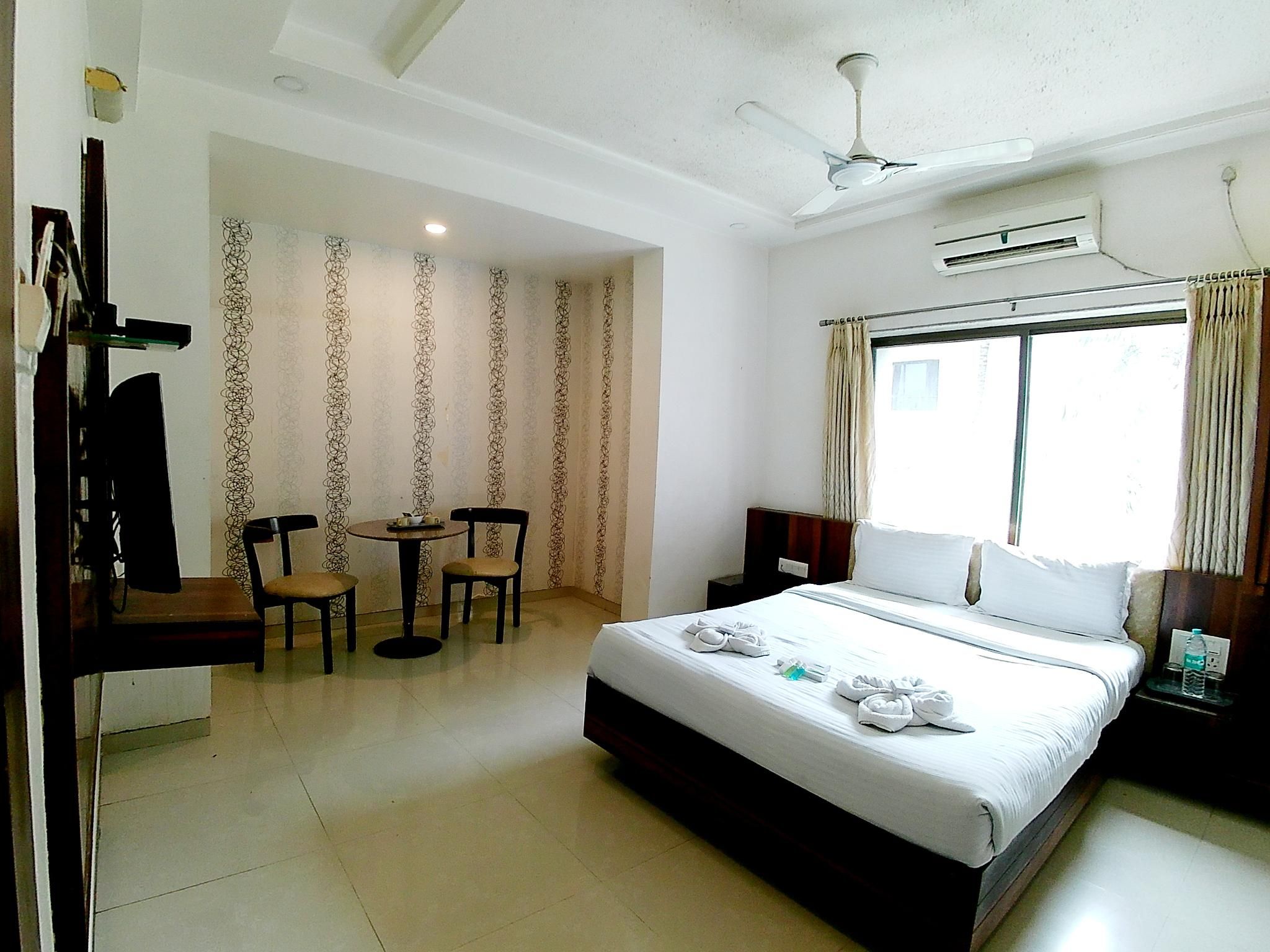 Hotel Royal Satyan Inn Double Bed - AC Room 4