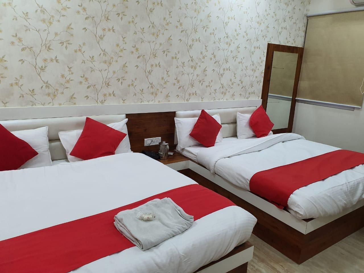 Hotel Panchsheel Plaza Deluxe Family Room