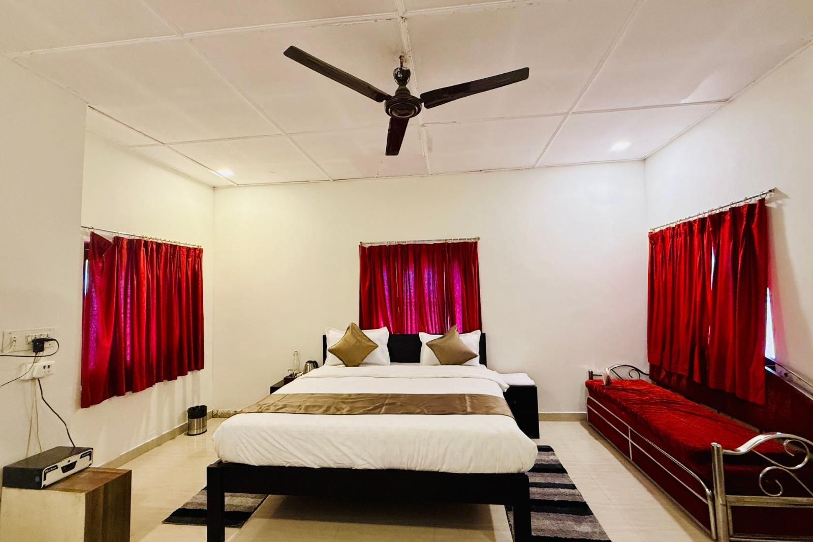 Green Valley Resort by Dev Villa Room King Bed 2