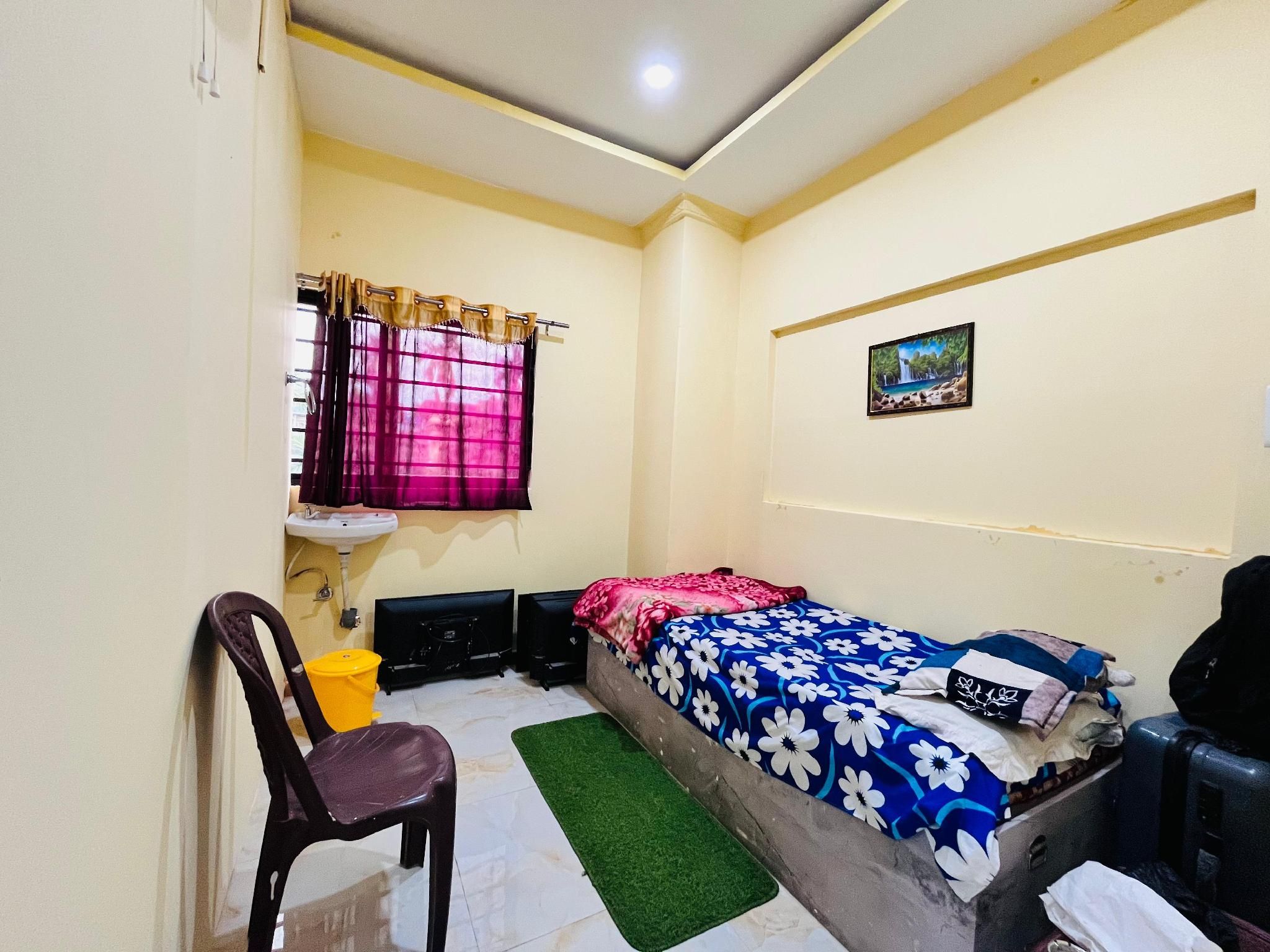 Balaji Lodge Single Room with Air Conditioning