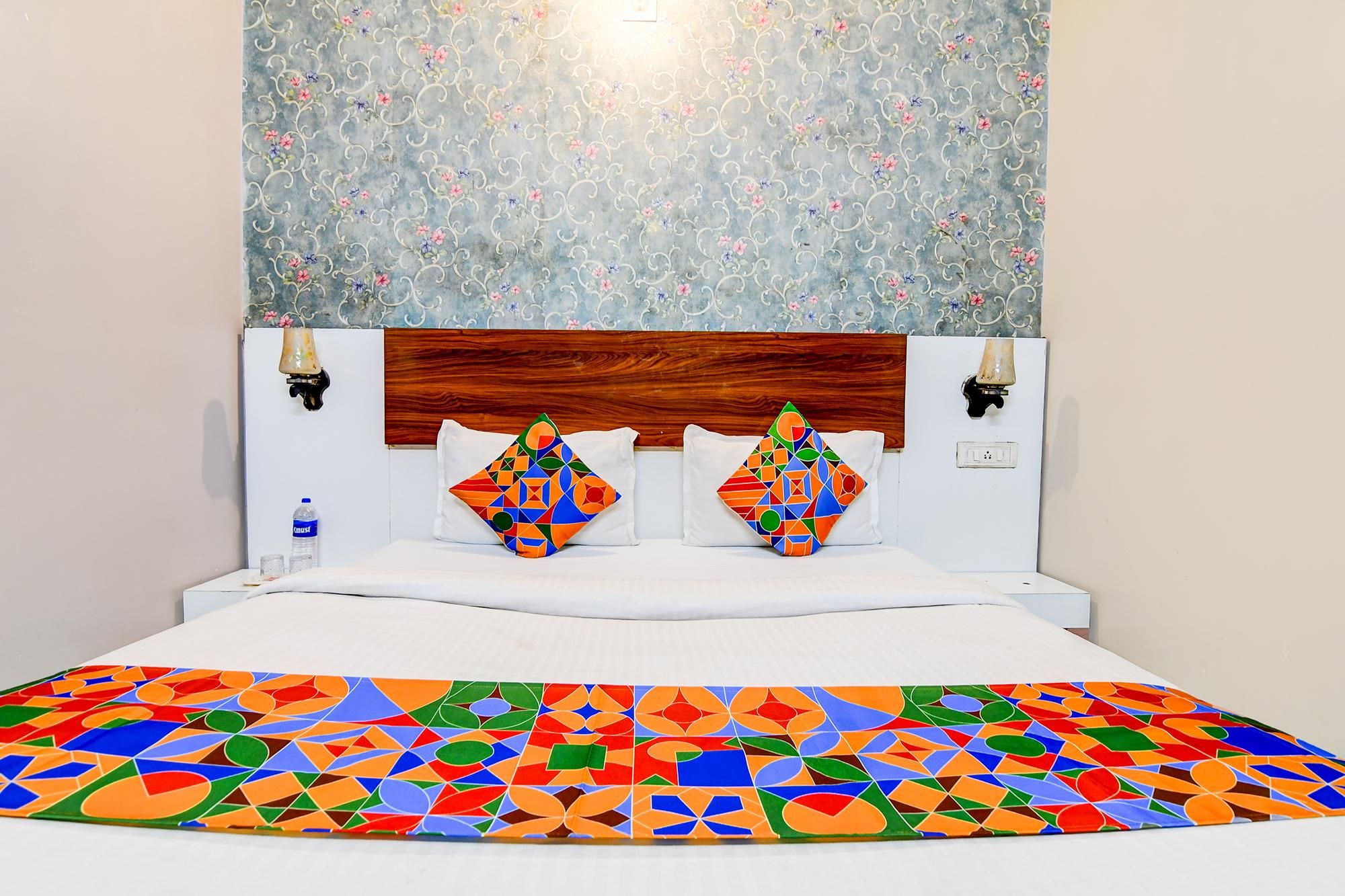 FabHotel Royal Plaza Deluxe Room 5