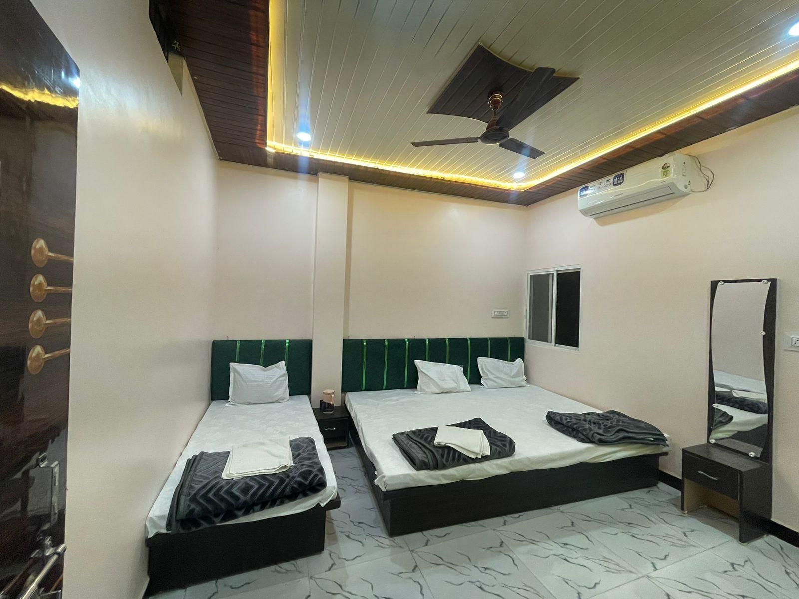 Jain Yatri Grah And Restaurant