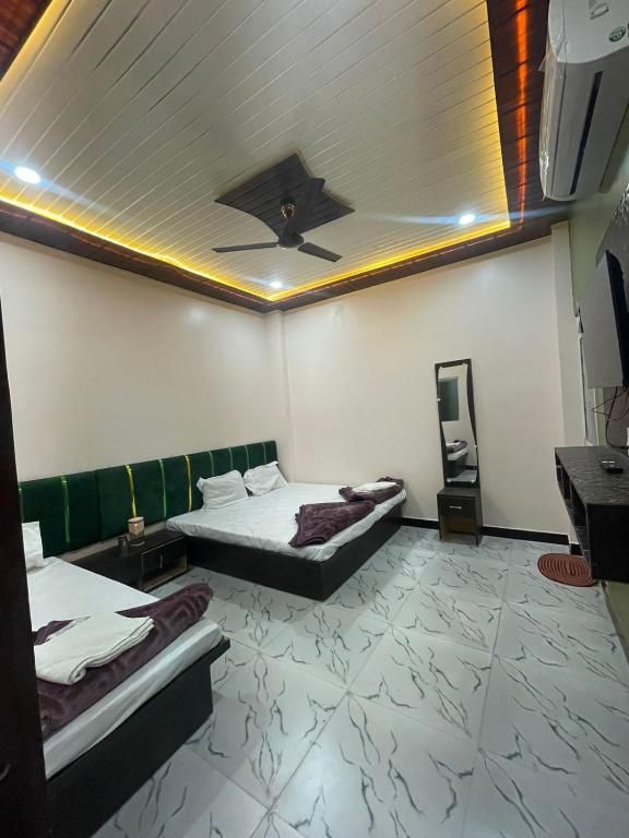 Jain Yatri Grah And Restaurant Double - 2 People 2