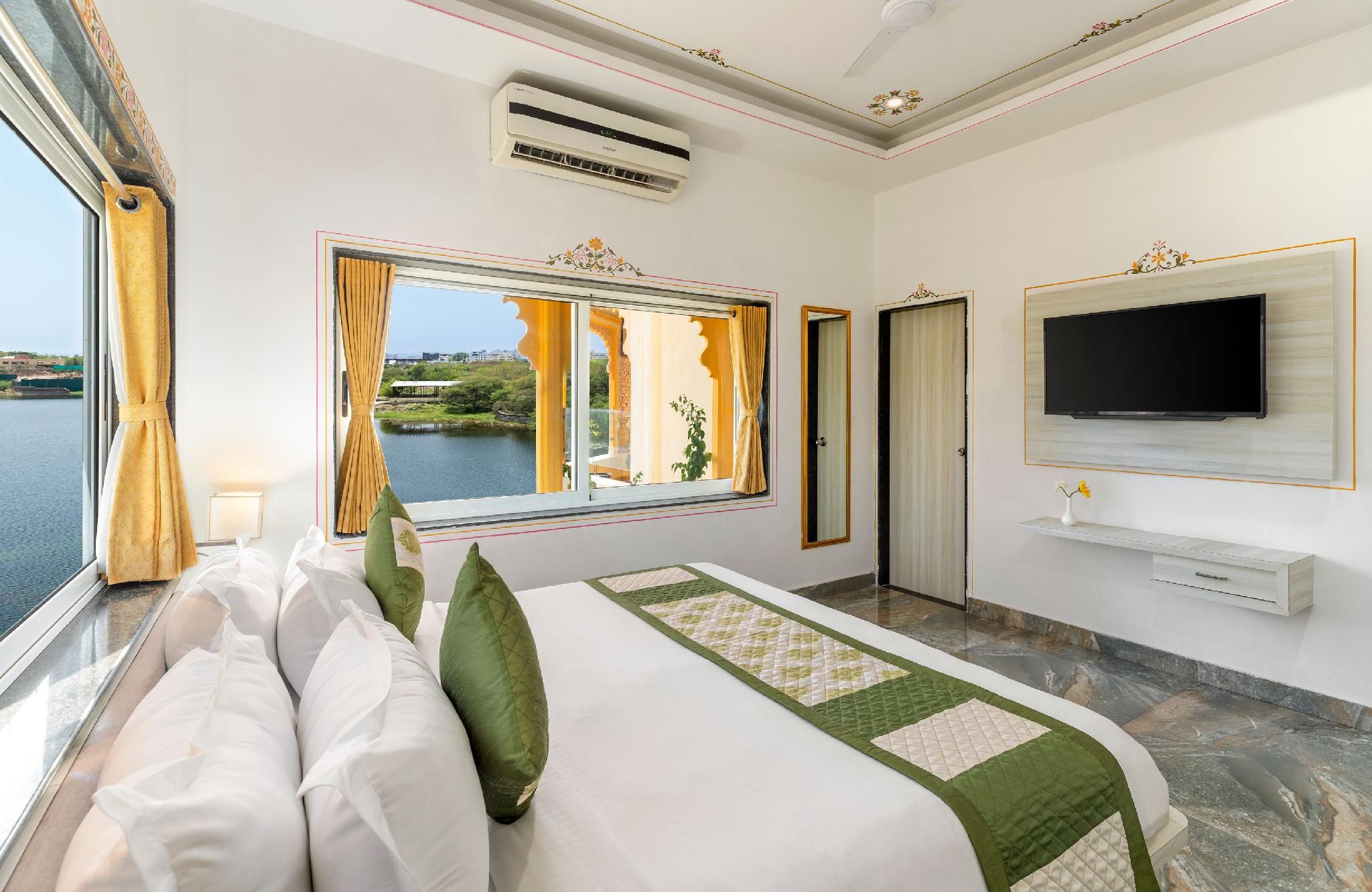 Young Monk Hostel Udaipur- Jaydurg Haveli Deluxe Double Room with AC