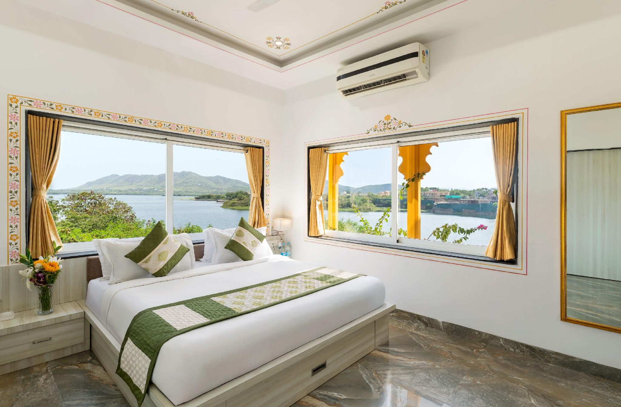 Young Monk Hostel Udaipur- Jaydurg Haveli Deluxe Double Room with AC 2