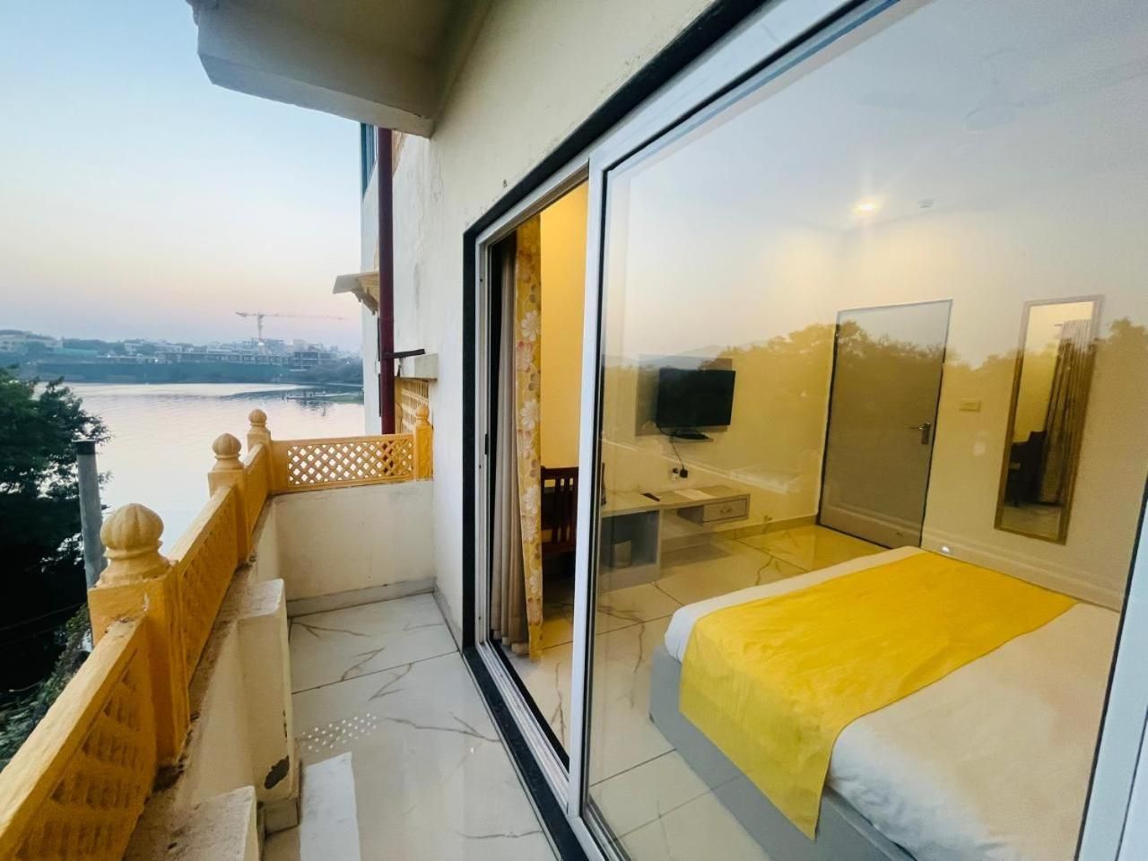 Young Monk Hostel Udaipur- Jaydurg Haveli Standard Double Room with Balcony 2