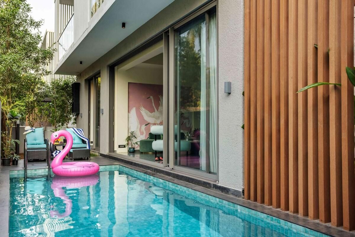 Swimming pool [outdoor]