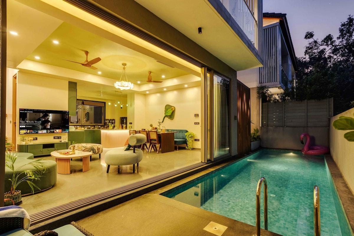 Swimming pool [outdoor]