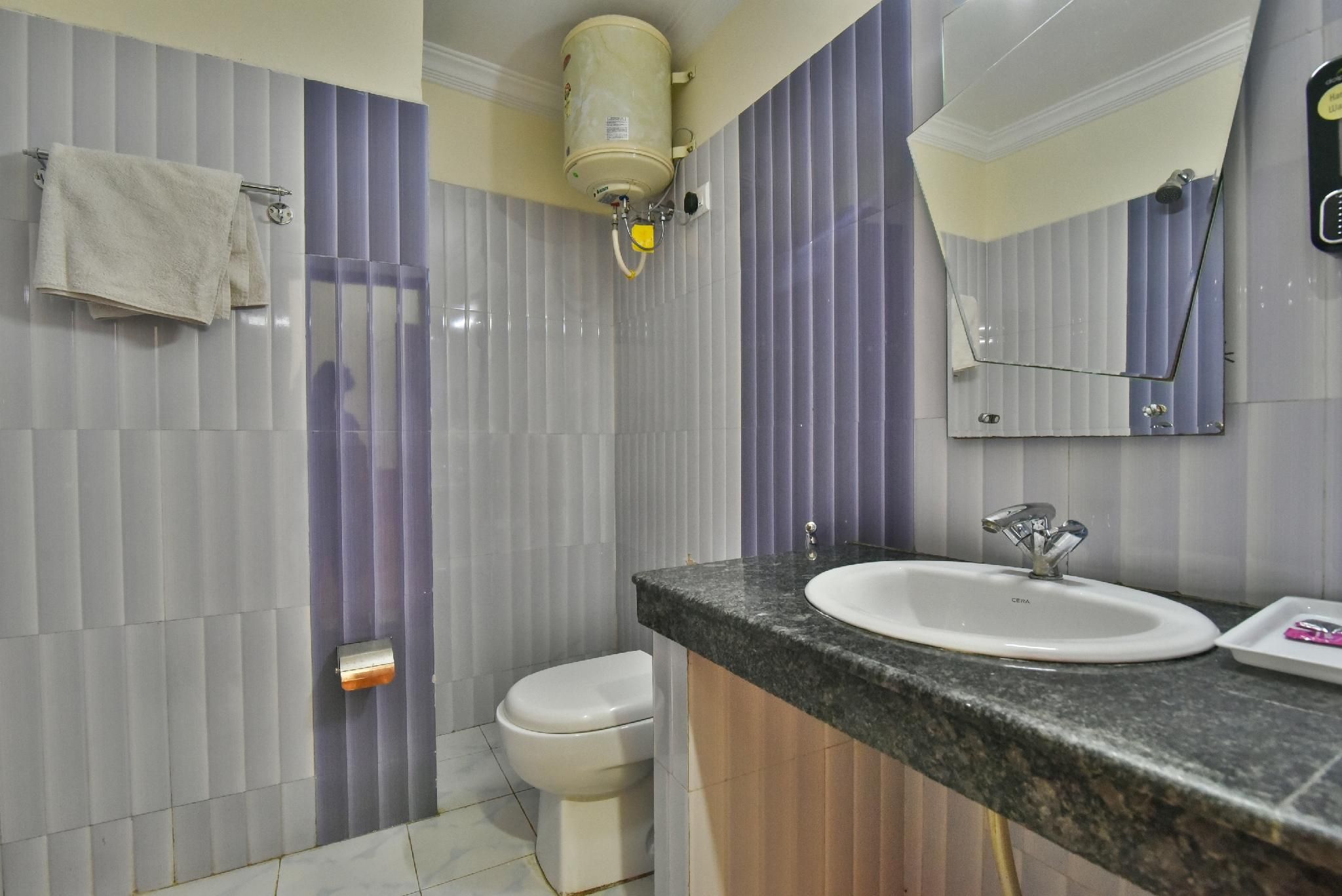 The Posh Hotel Deluxe Room 3