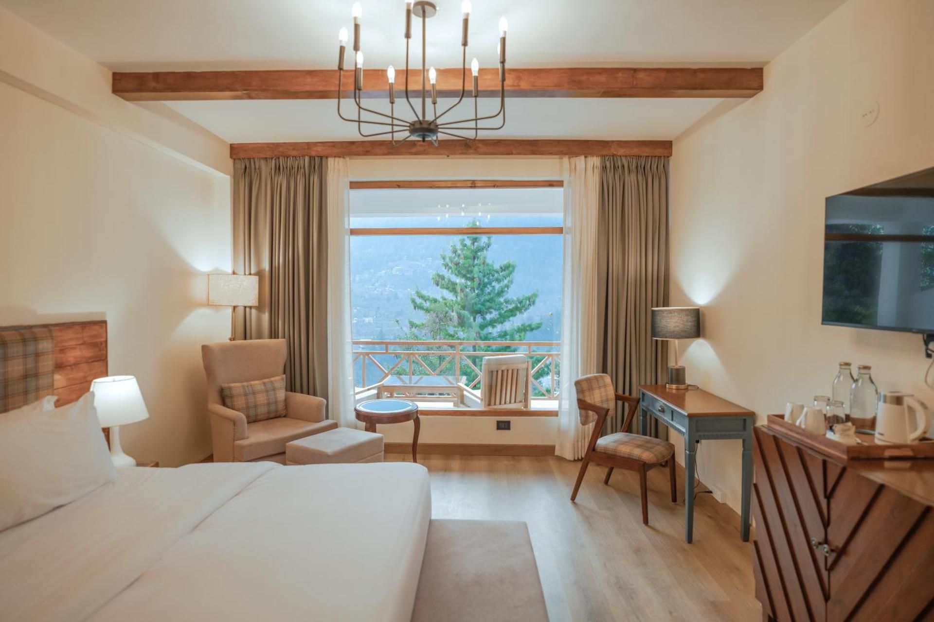 The Panorama Retreat, Manali King Room with Mountain View