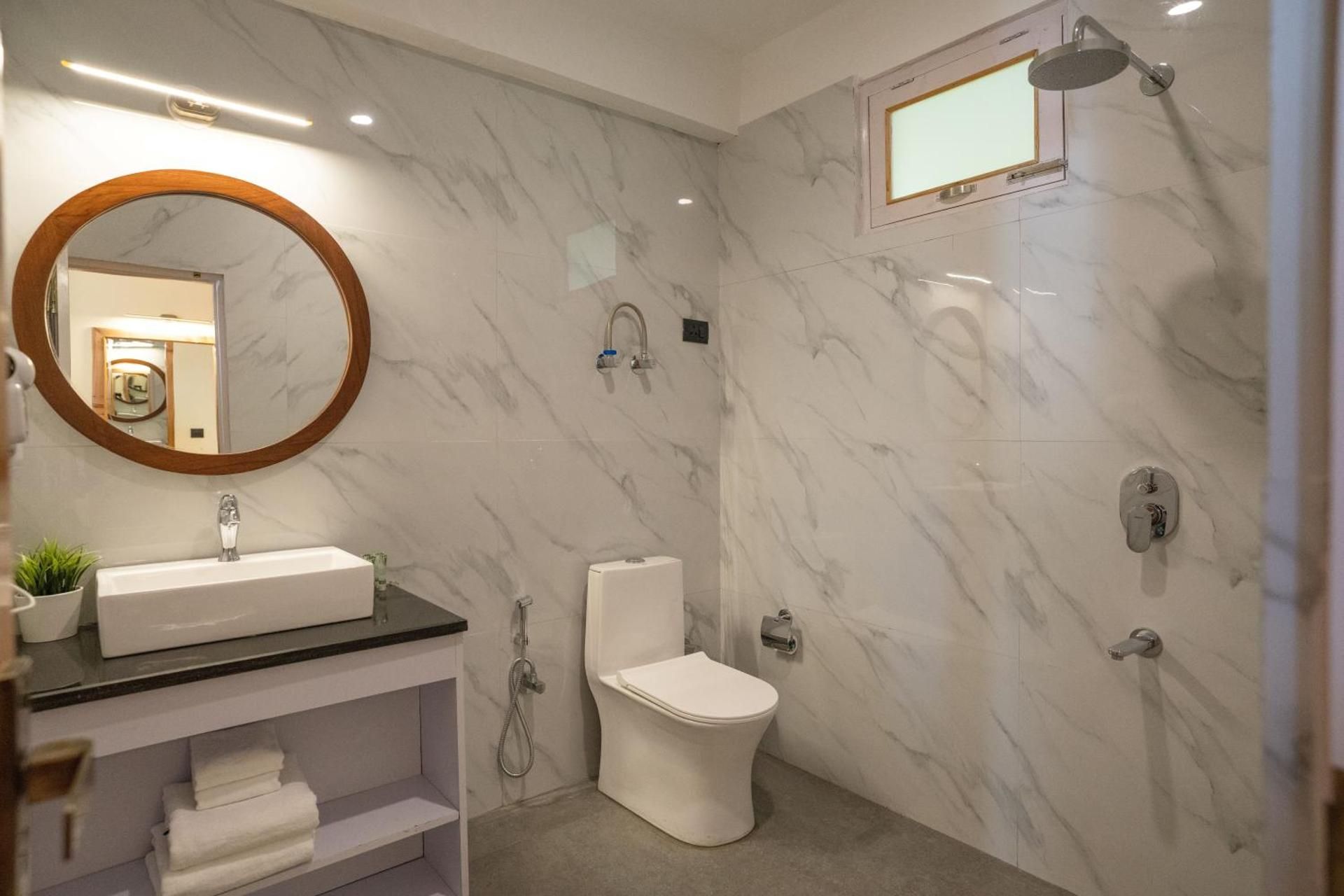 The Panorama Retreat, Manali King Room with Mountain View 3