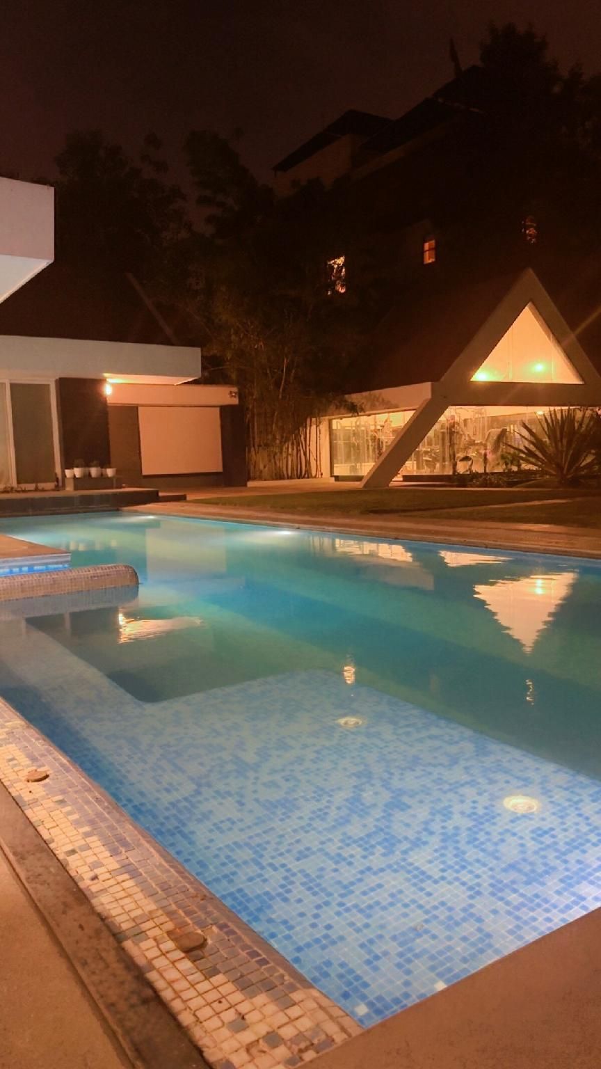 Swimming pool [outdoor]