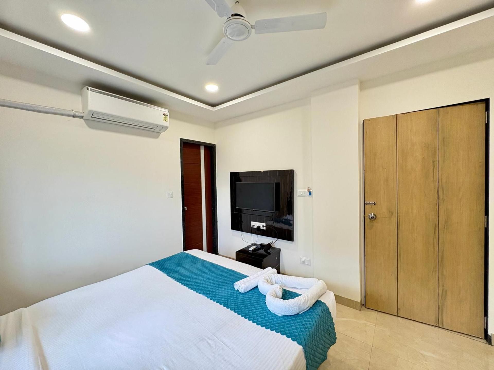 The Green Leaf Resort Deluxe AC Room 3