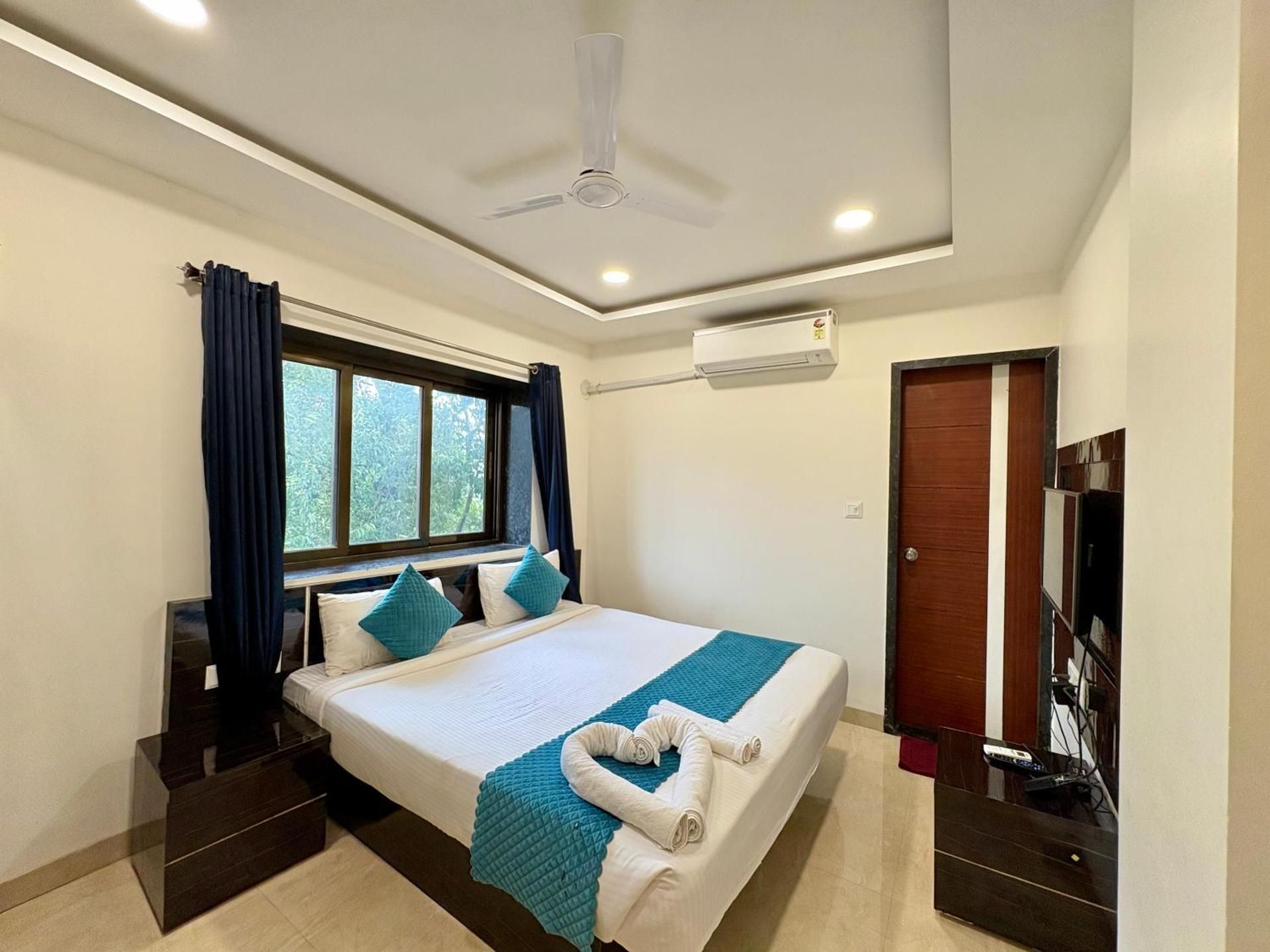 The Green Leaf Resort Deluxe AC Room