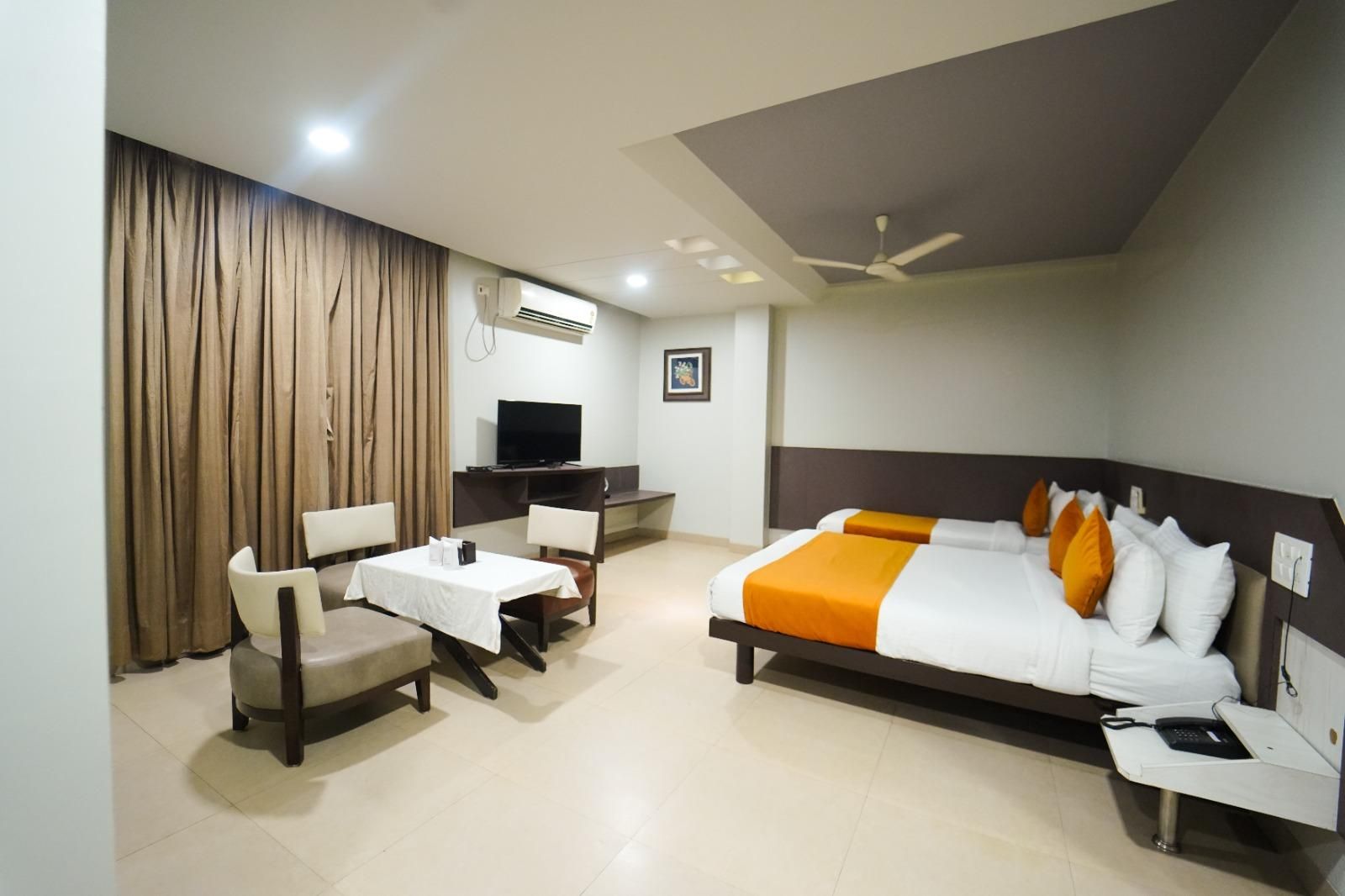 Hotel Pooja Garden And Lodging, Nanded AC Deluxe Room 