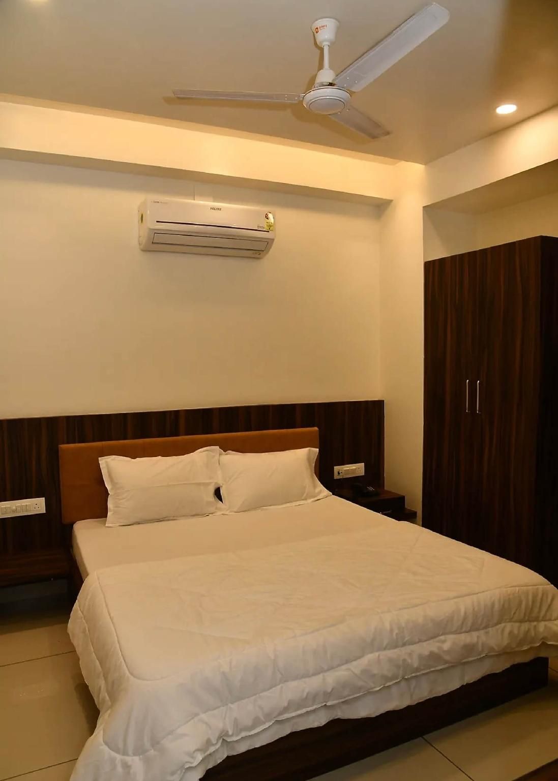 Hotel Shreeji Palace Mount Abu AC Suite 2