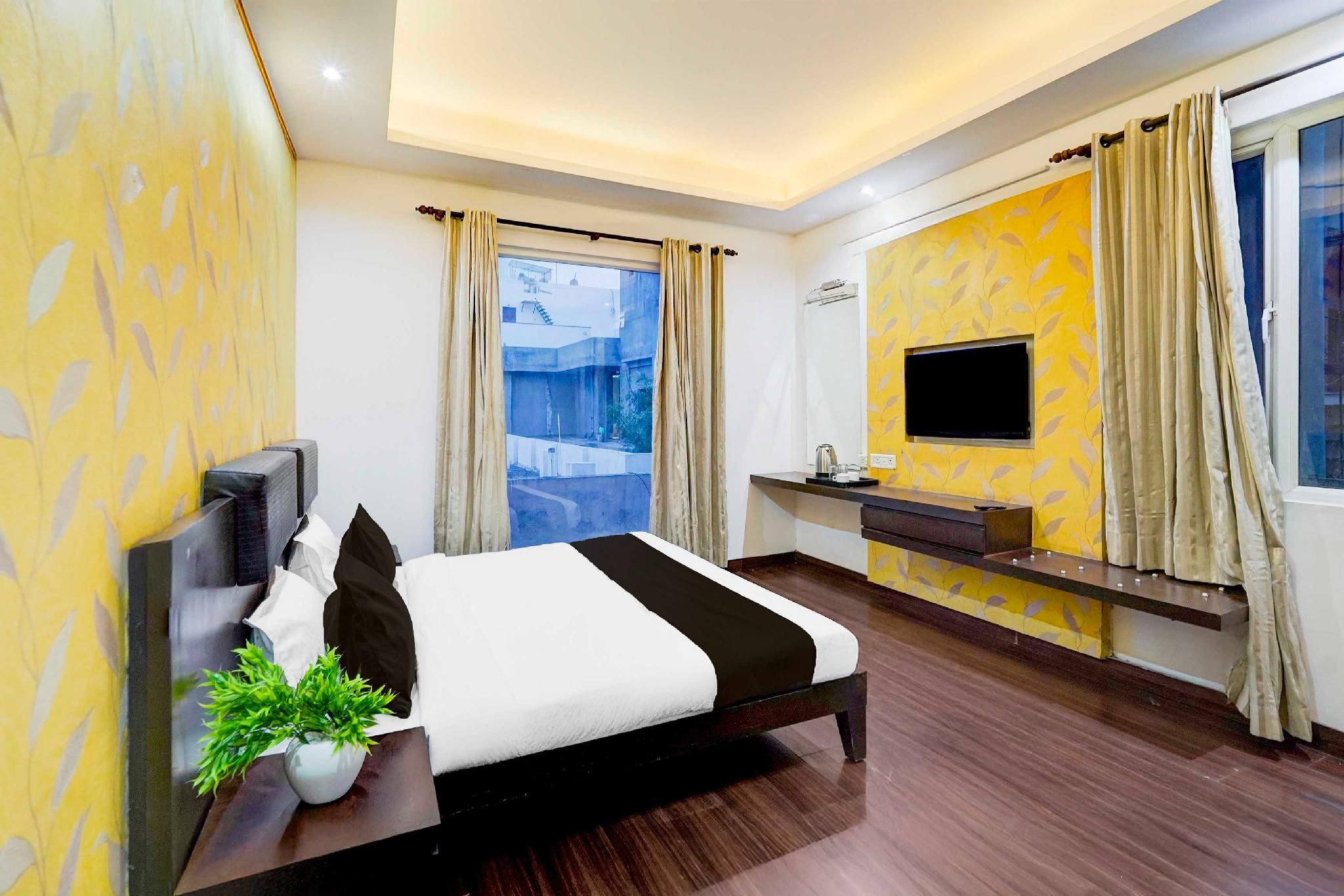 Collection O Sector 51 Noida Classic Triple Room 2