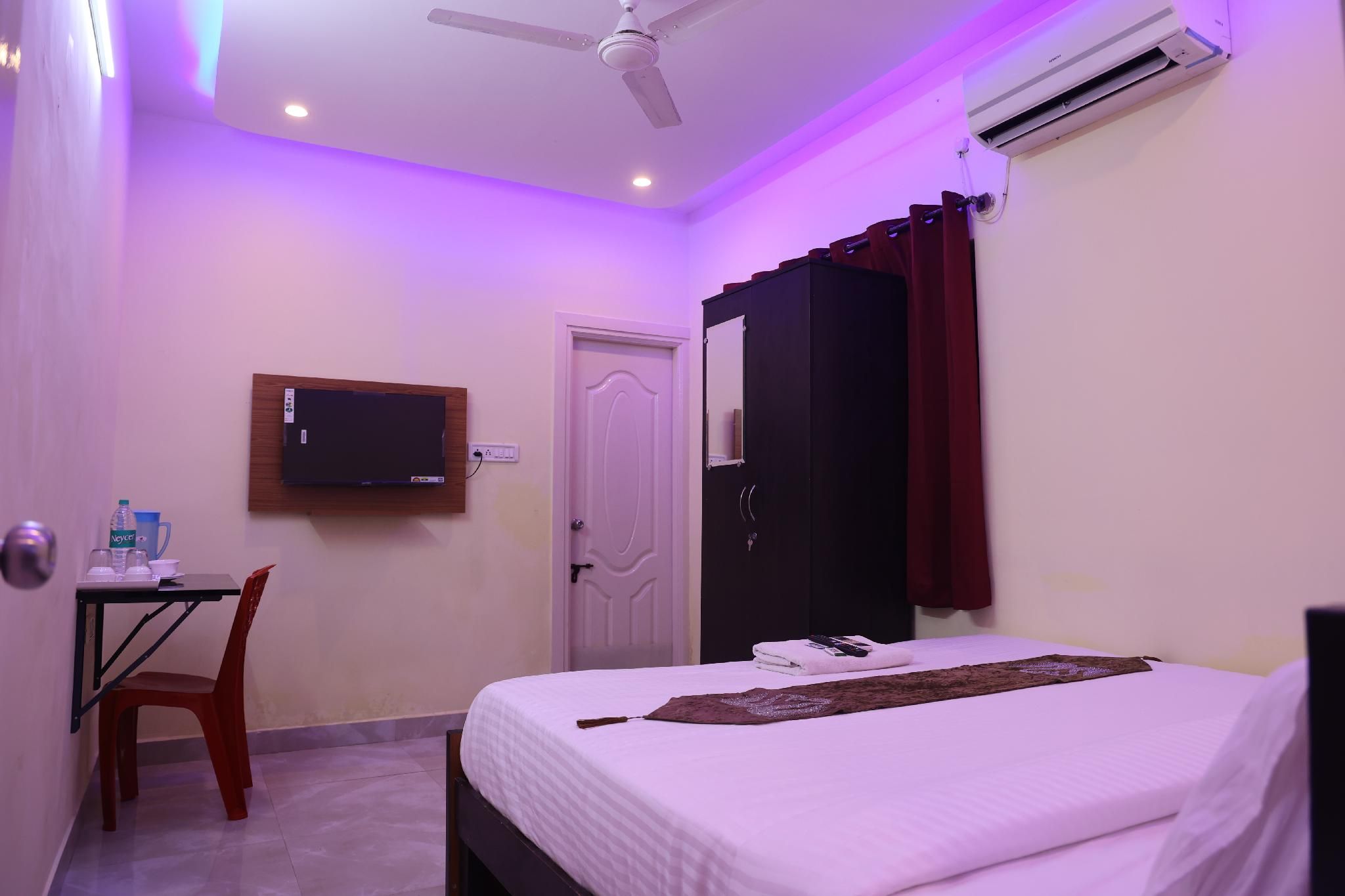 Hotel Onyx Residency Nagavara Standard Room with Fan 3