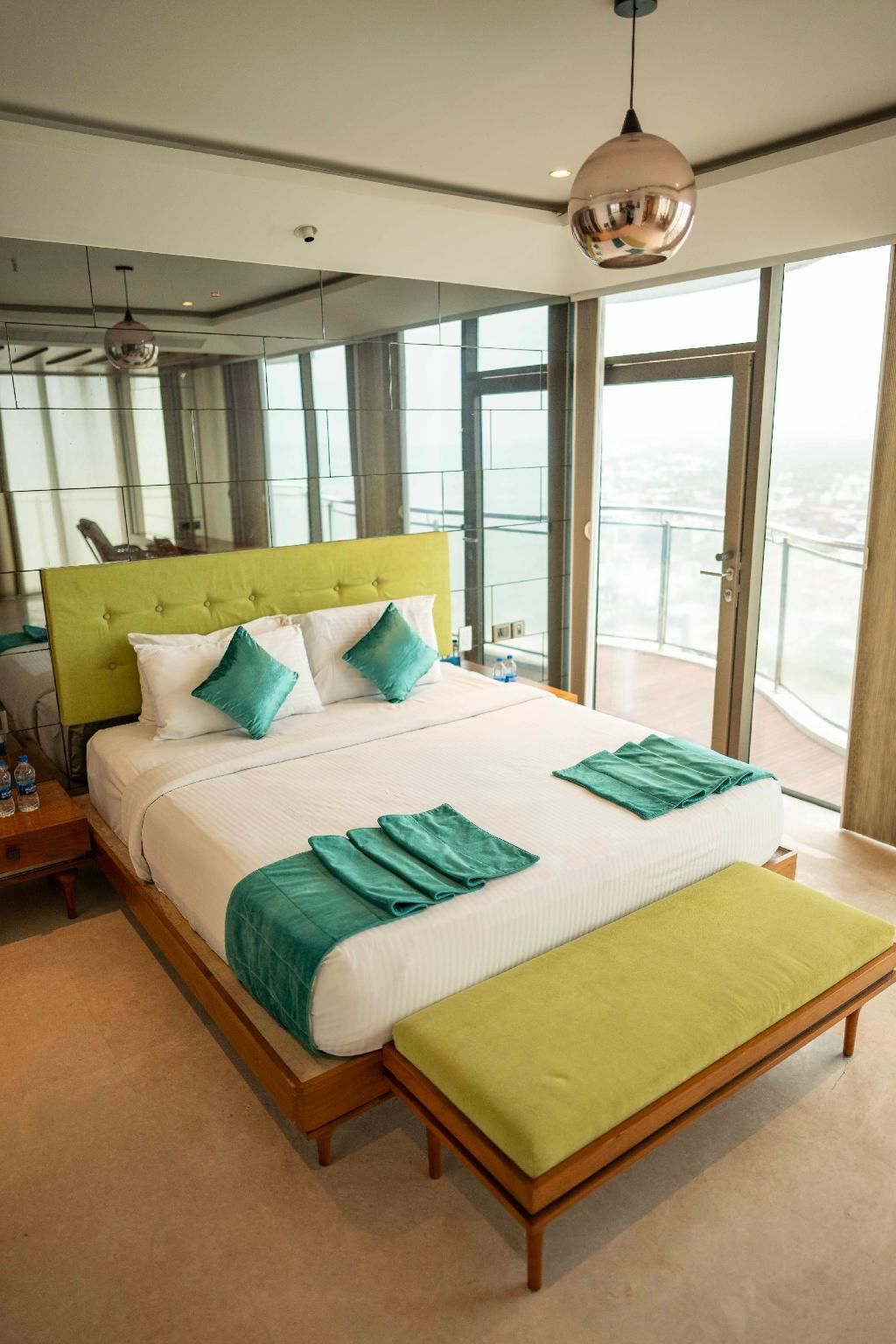 MARINE DRIVE BEACH FRONT PENTHOUSE by NIOTEL Grand Sea View Family Suite