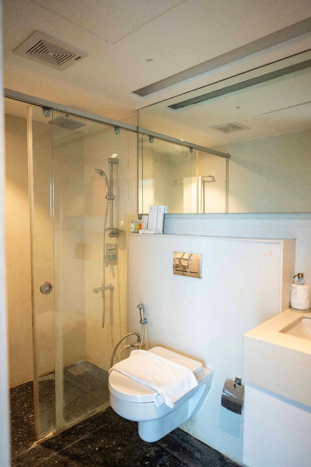 MARINE DRIVE BEACH FRONT PENTHOUSE by NIOTEL Grand Sea View Family Suite 3