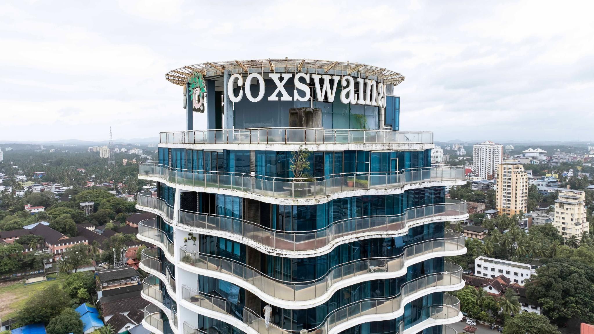 MARINE DRIVE BEACH FRONT PENTHOUSE by NIOTEL