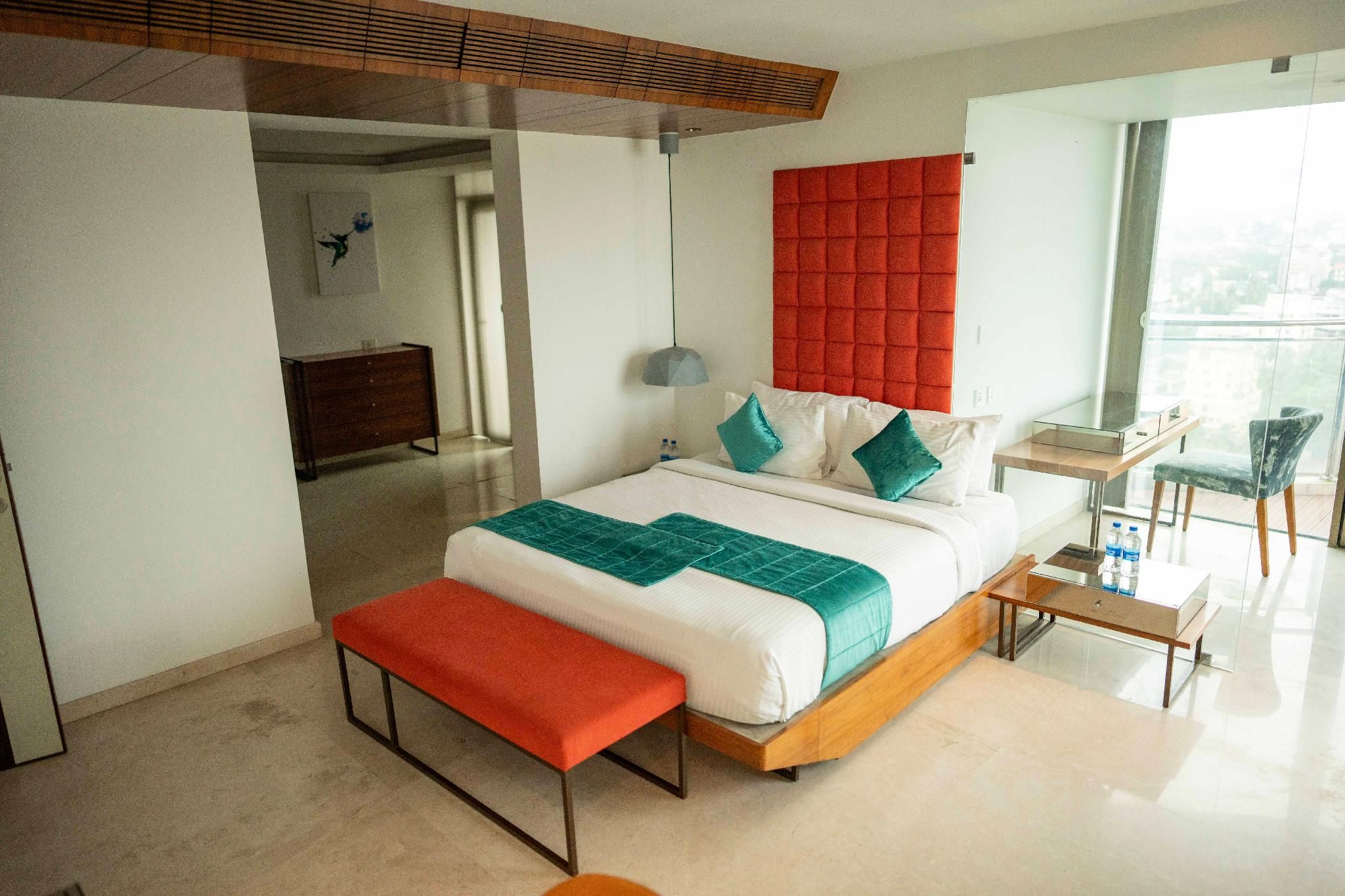 MARINE DRIVE BEACH FRONT PENTHOUSE by NIOTEL Grand Sea View Family Room