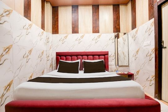 Hotel Avista Comfort Amritsar Deluxe Air Conditioning Room 2