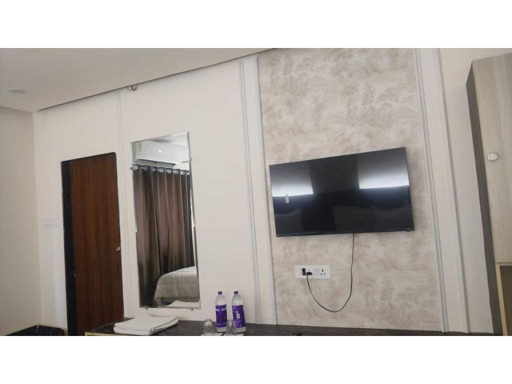 kiwi Inn Hotel Regional Park Indore Standard Room 3