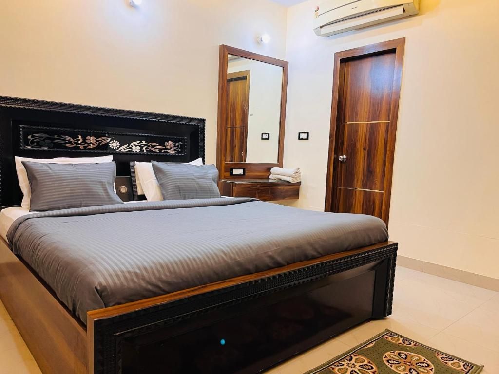 Hotel Wisdom Homestay Agra Deluxe Air Conditioning Room 3