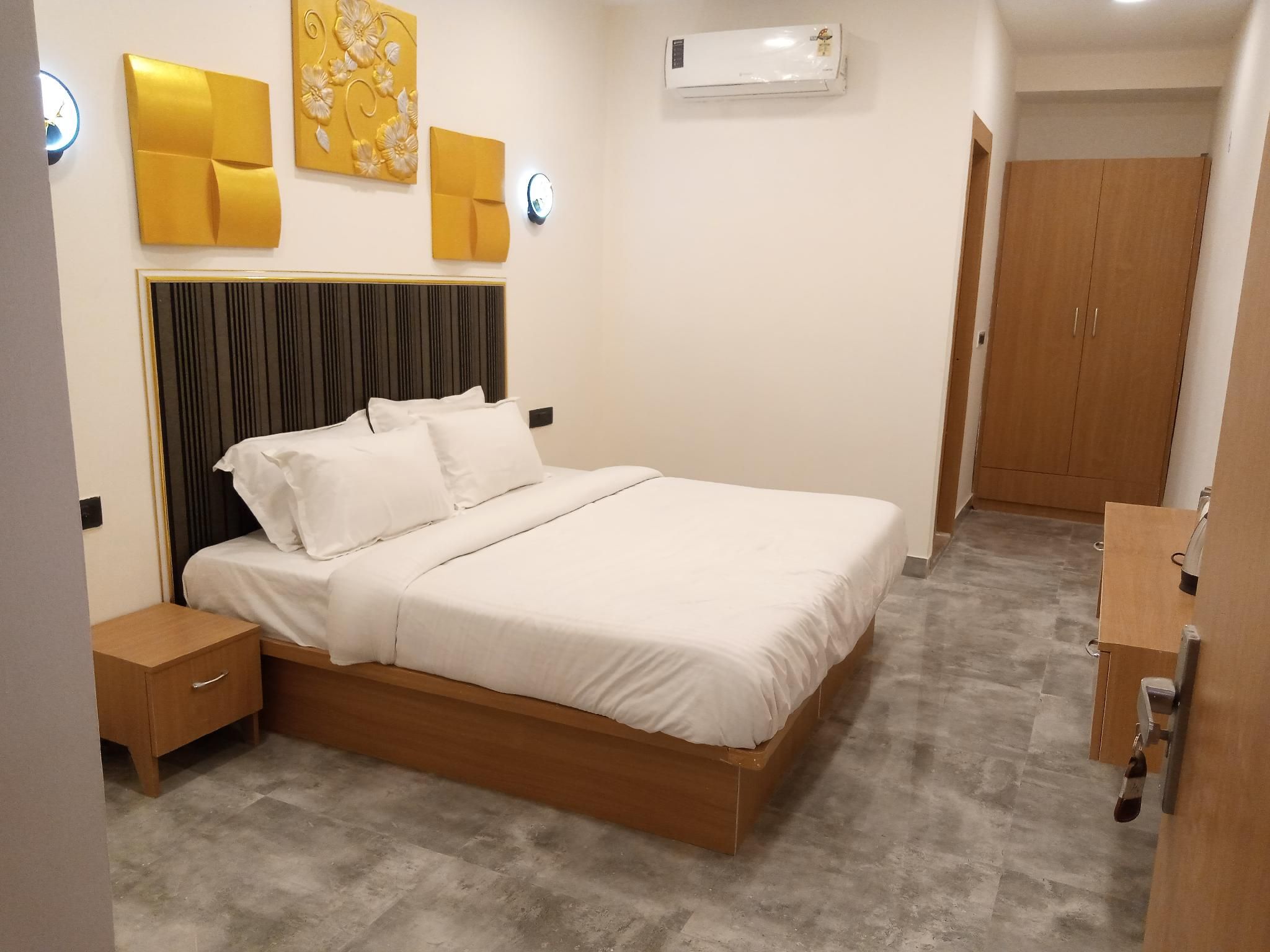 Hotel Indriya Deluxe Room - 1 Bed 3