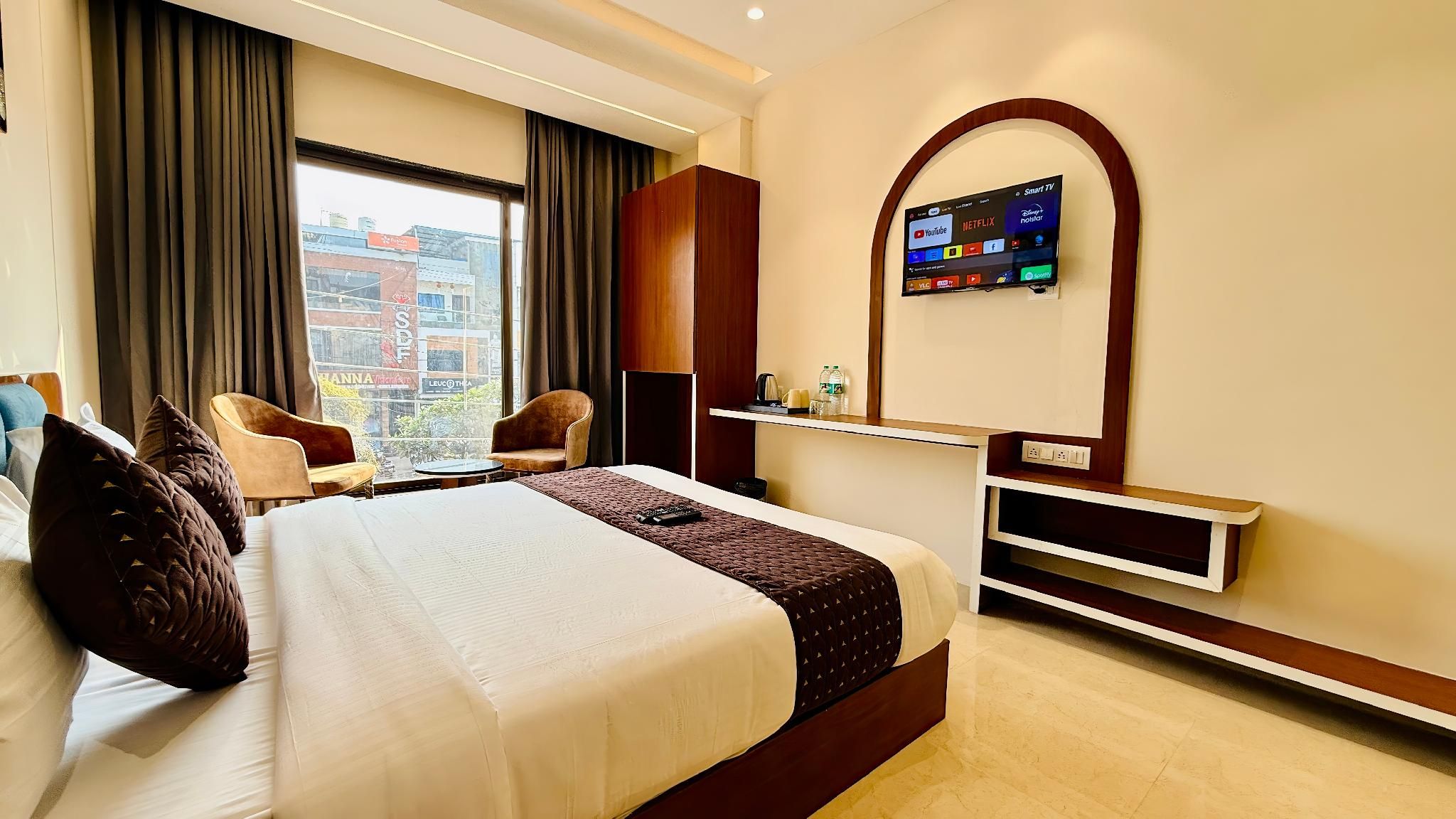 Hotel Mantri Ji Family