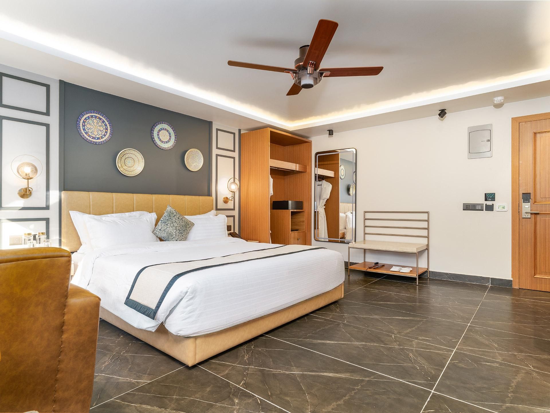 The Vale Lodge Pahalgam Super Deluxe Mountain View Room