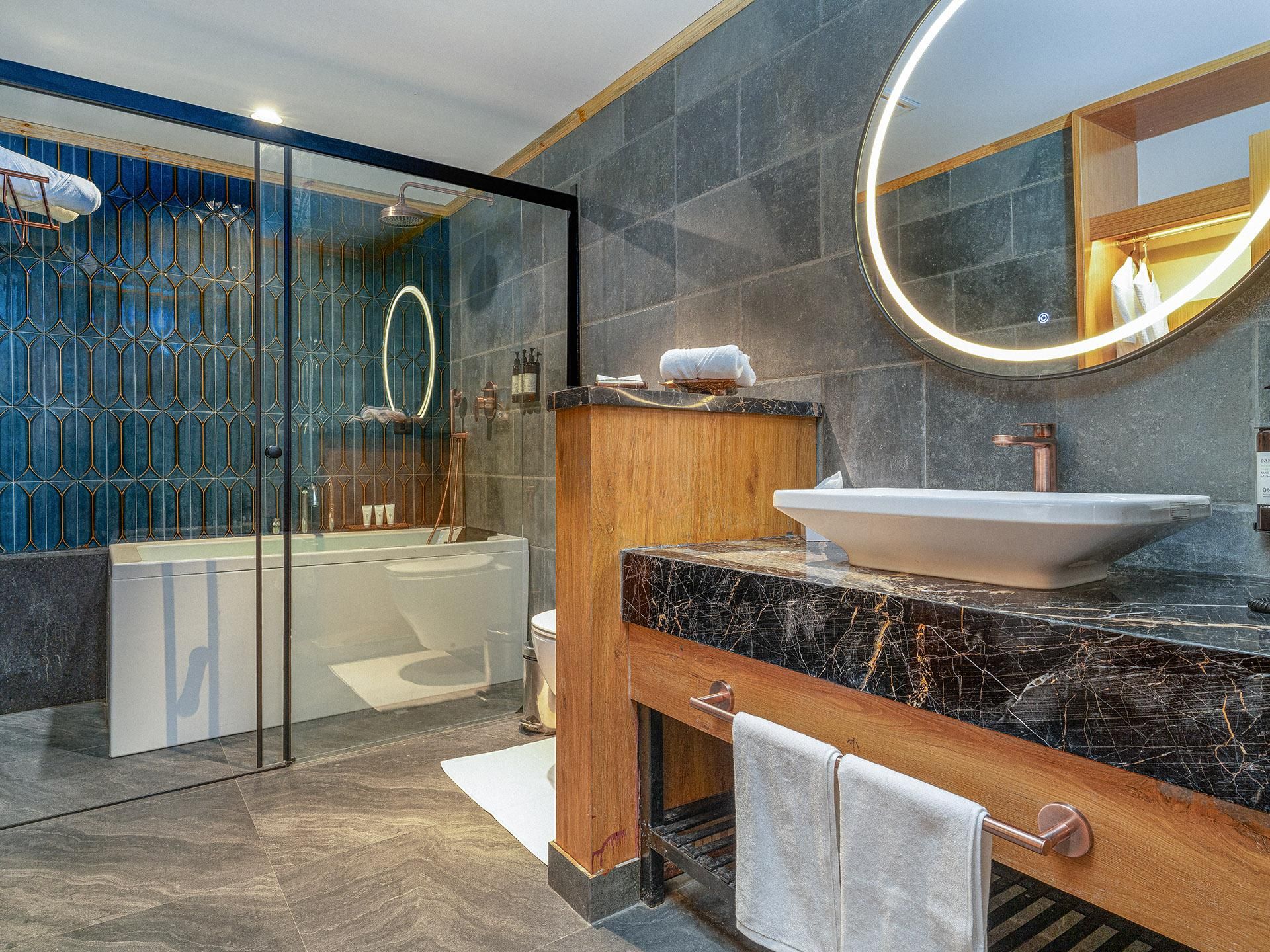 The Vale Lodge Pahalgam Premium Room With Jacuzzi 3