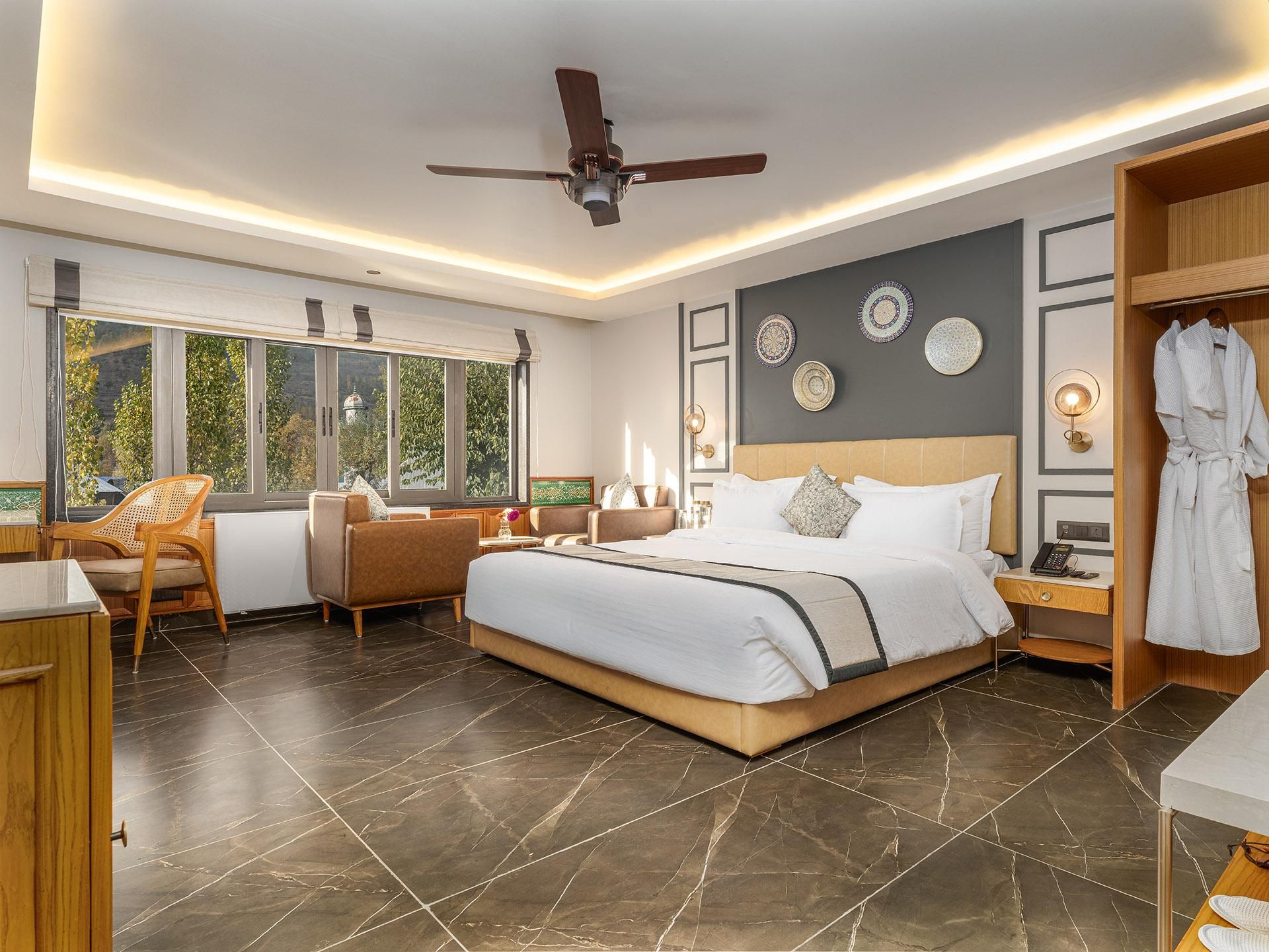 The Vale Lodge Pahalgam Super Deluxe Mountain View Room 2