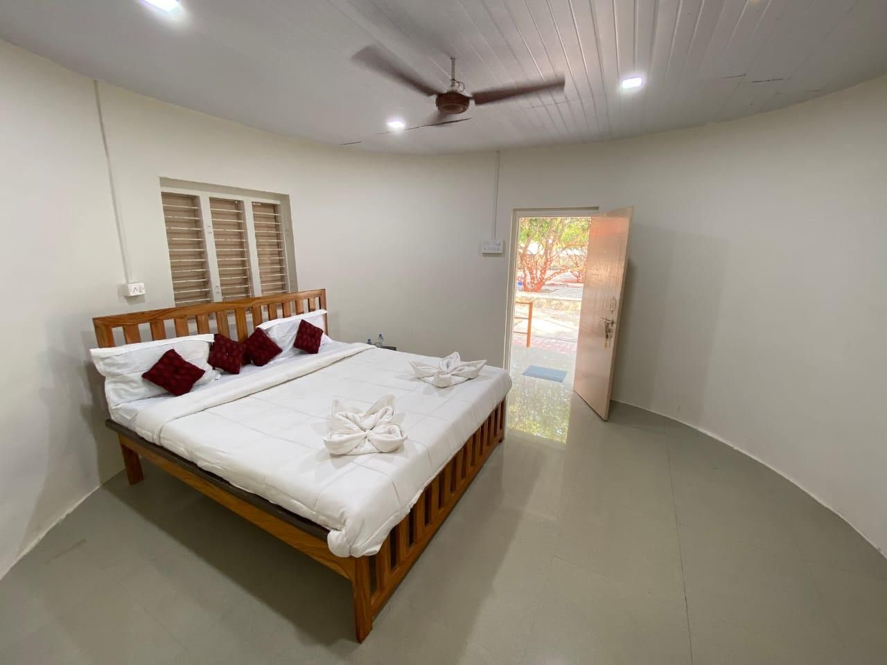 Radhe Farm (200mtr from Devaliya Park) Deluxe Room 2
