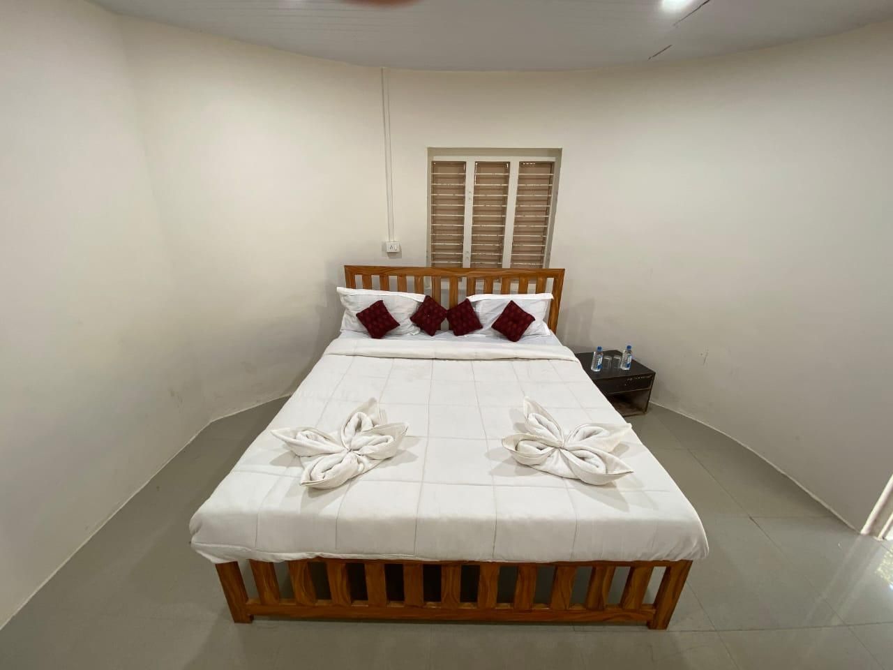 Radhe Farm (200mtr from Devaliya Park) Deluxe Room