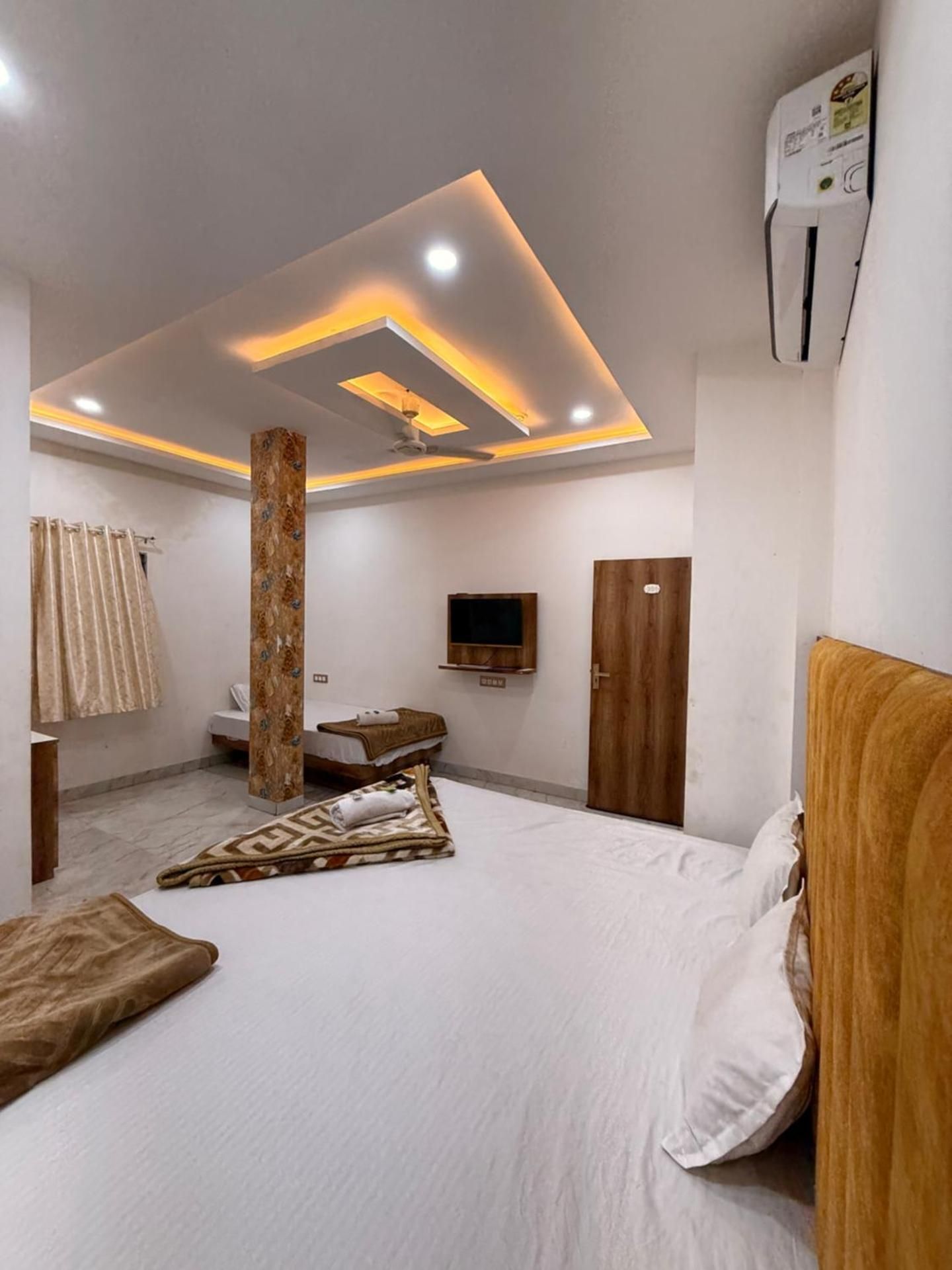 Hotel Tathaastu Palace Family Studio