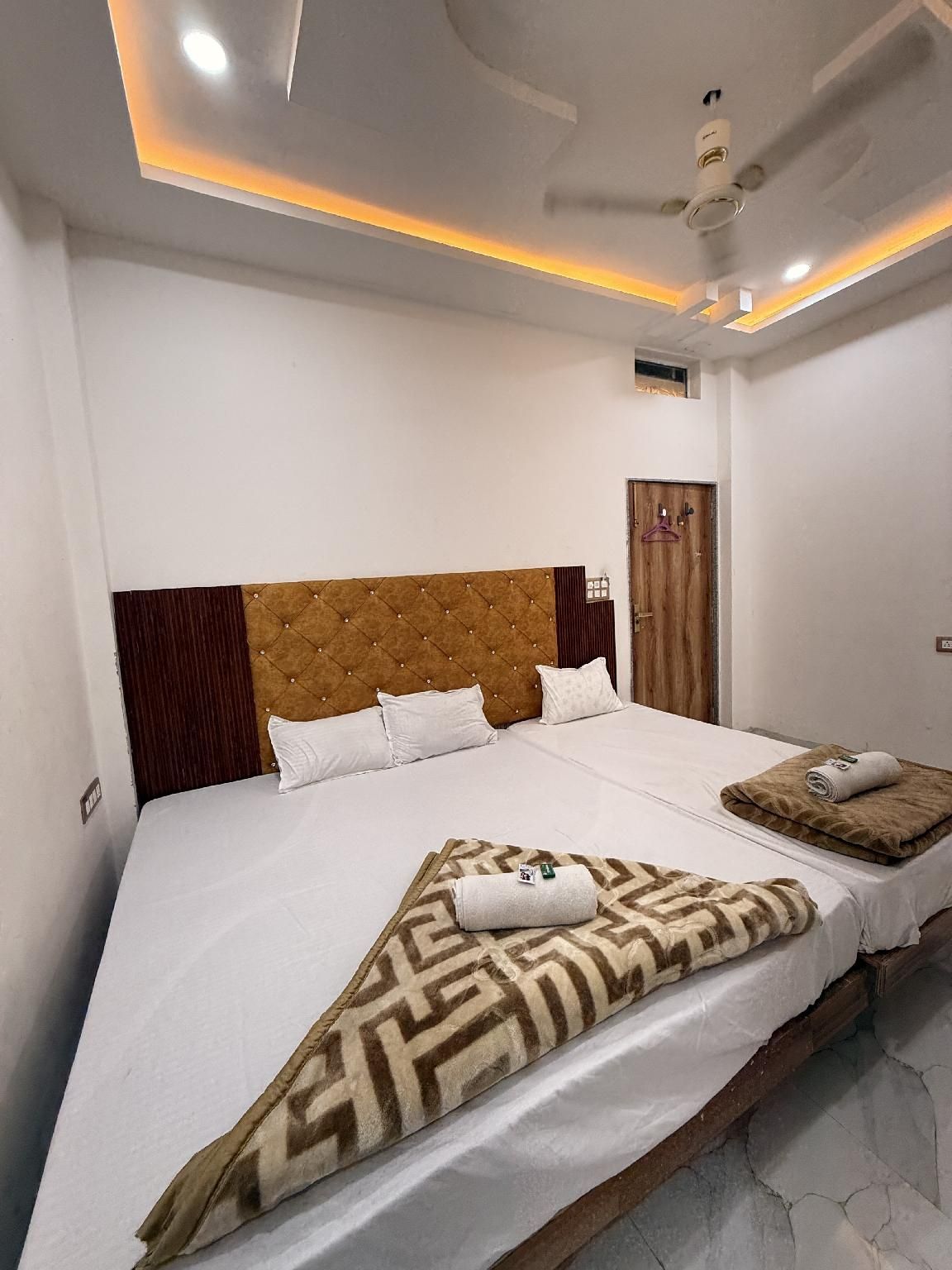 Hotel Tathaastu Palace Deluxe Triple Room