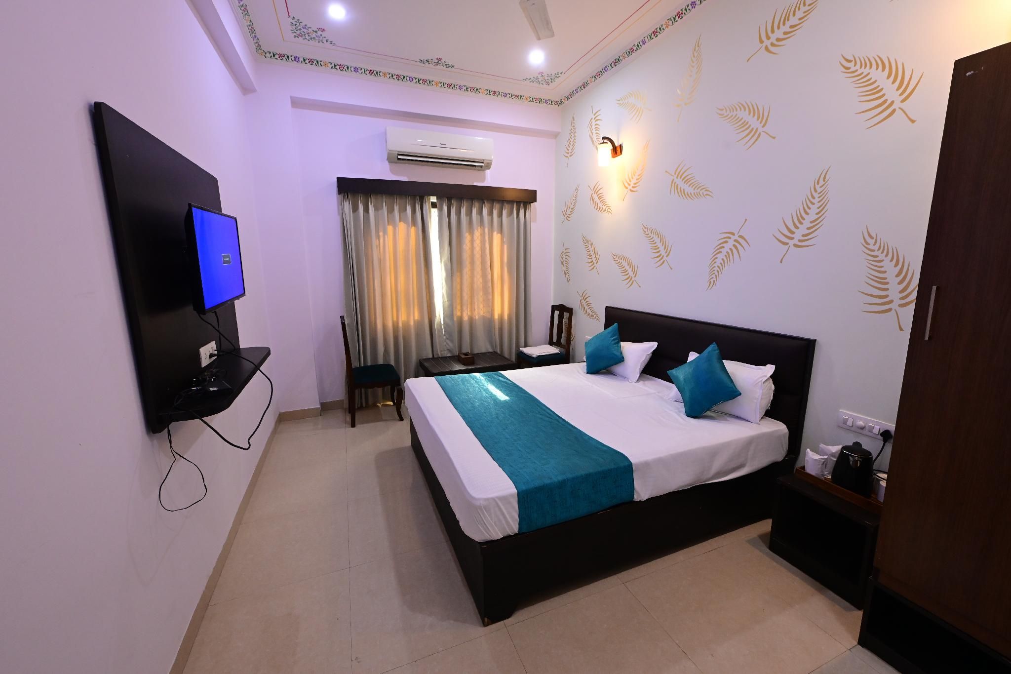Inda Haveli with Swimming Pool Delux Double Room with Balcony 3