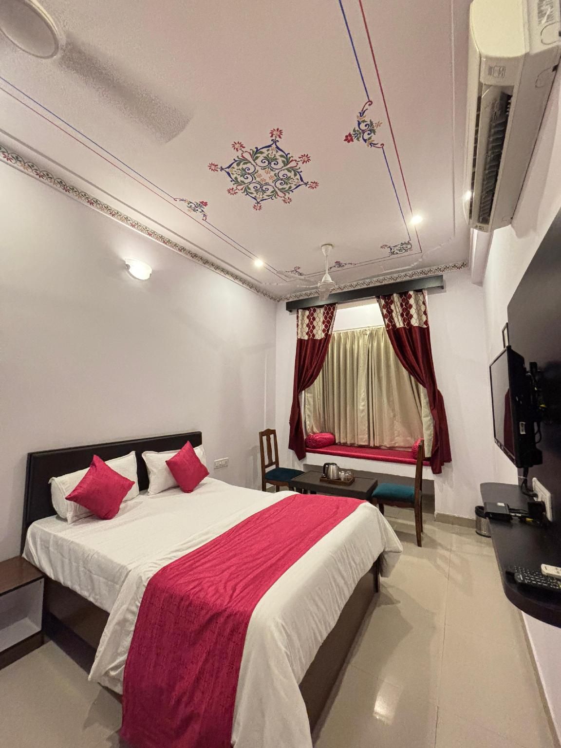 Inda Haveli with Swimming Pool Super Deluxe AC Room with Balcony 2