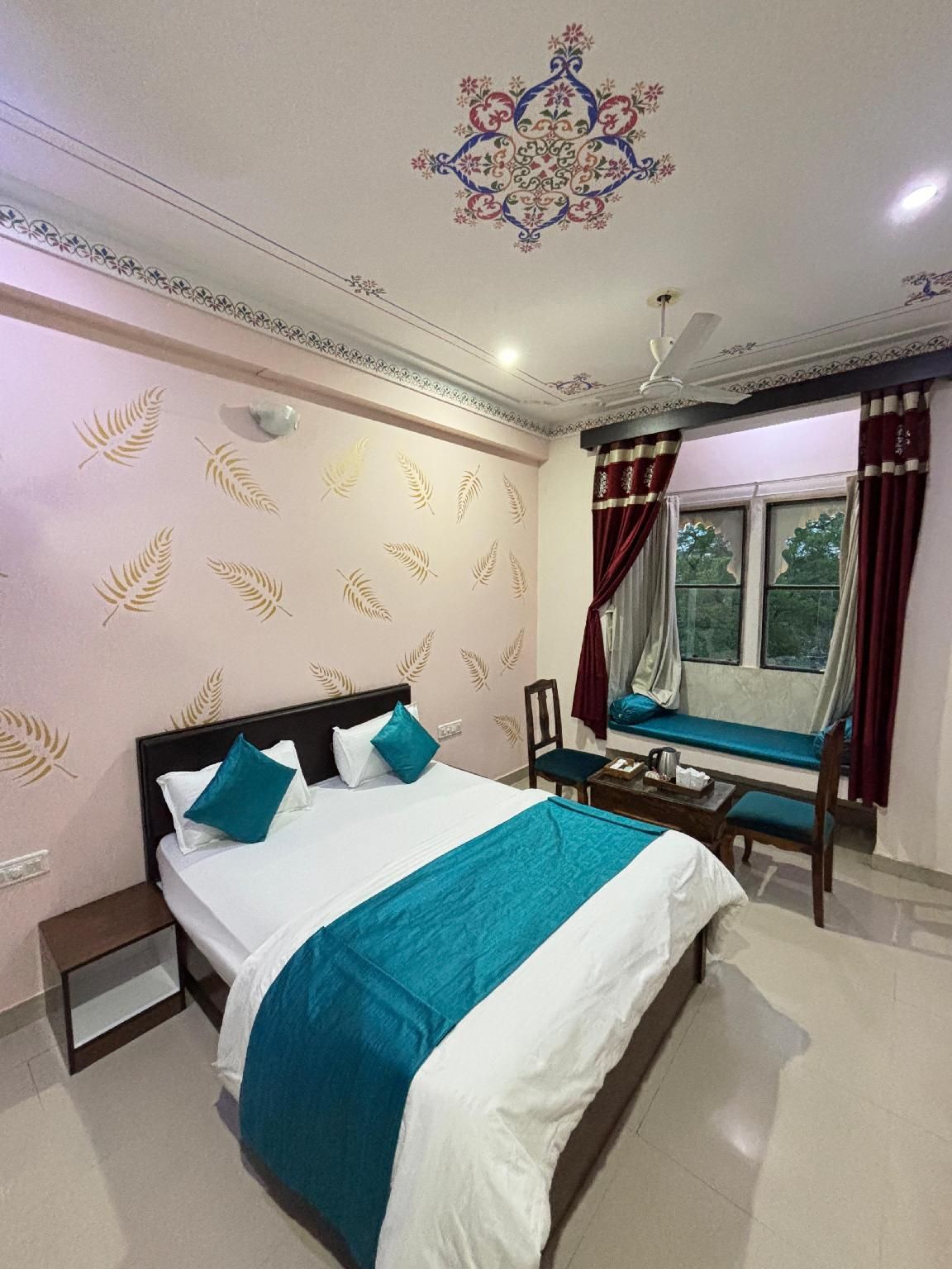 Inda Haveli with Swimming Pool Super Deluxe AC Room with Balcony 3