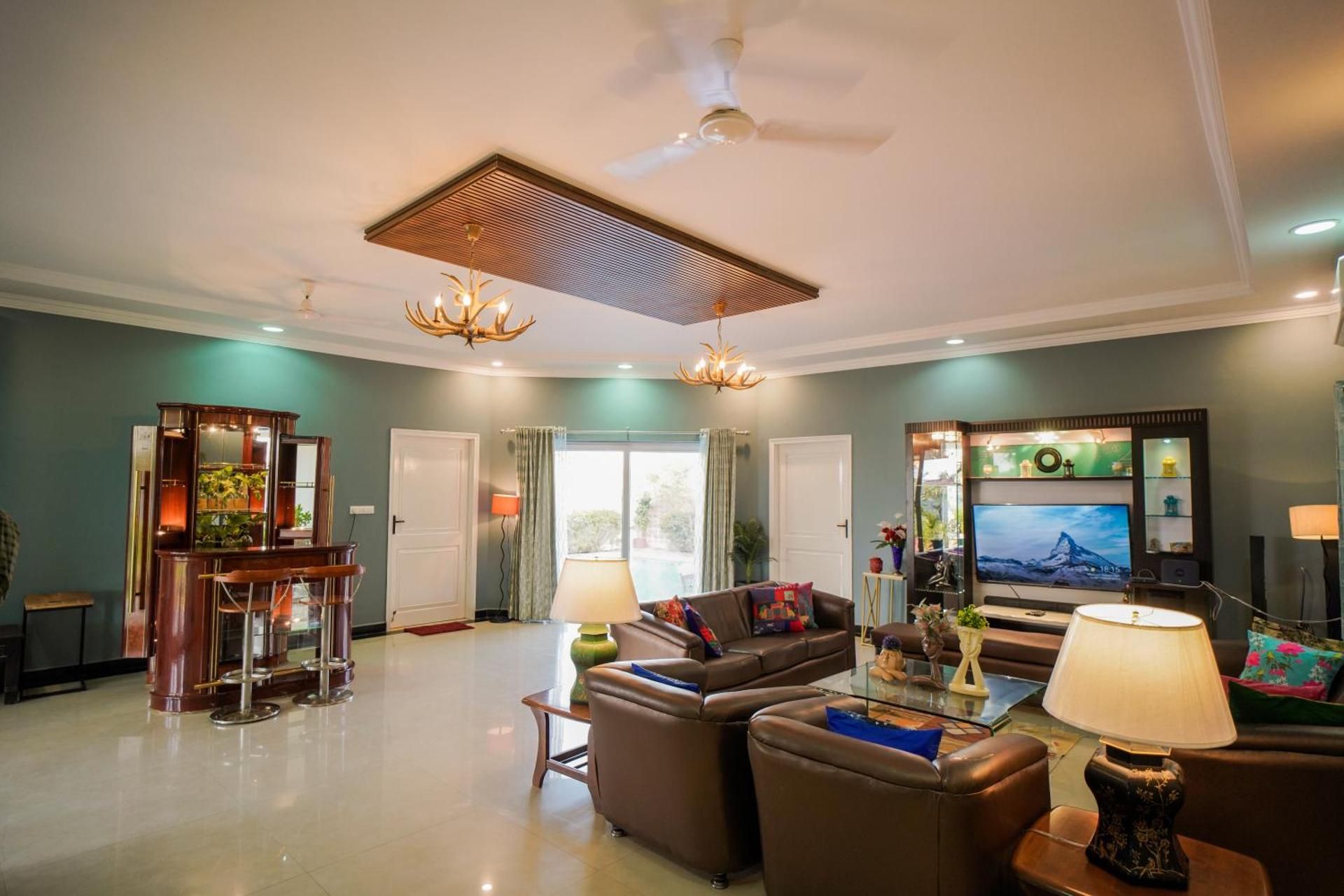 Shared lounge/TV area