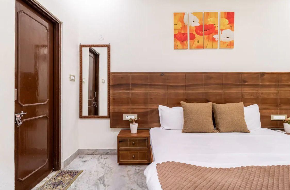 Stylish & Cozy Retreat w/ Jacuzzi | Vaishali Nagar Apartment 3