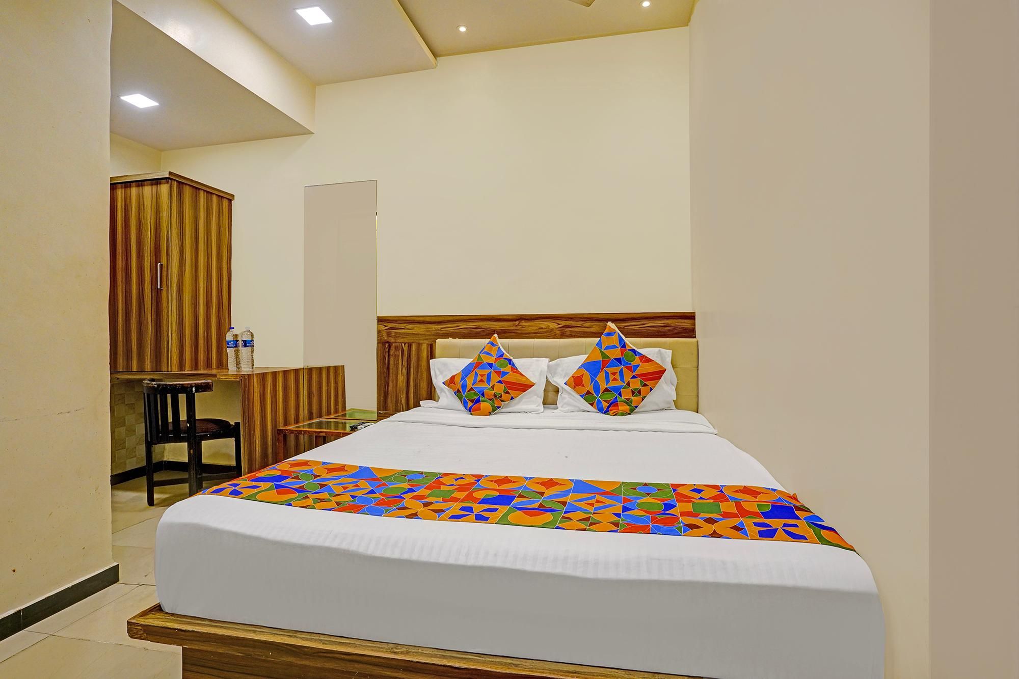 FabHotel Galaxy Inn - Nr. MIDC Andheri Deluxe Room 3
