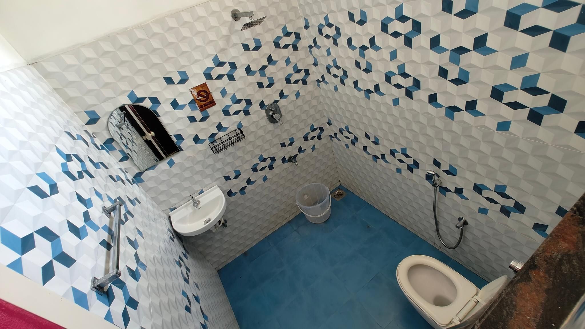 Sky's Surf Hostel Bed in 6 Bed Mixed Dormitory