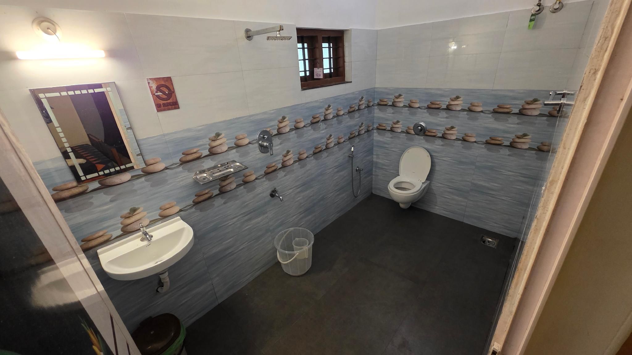 Sky's Surf Hostel Deluxe Room 3