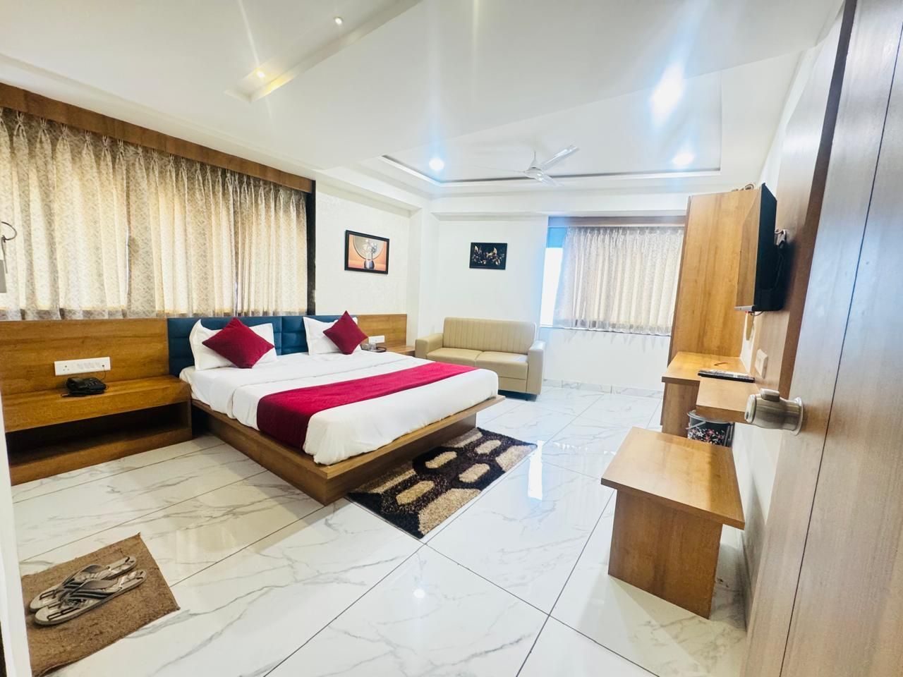 HOTEL LONGSTAY Deluxe - 1 King Bed 3