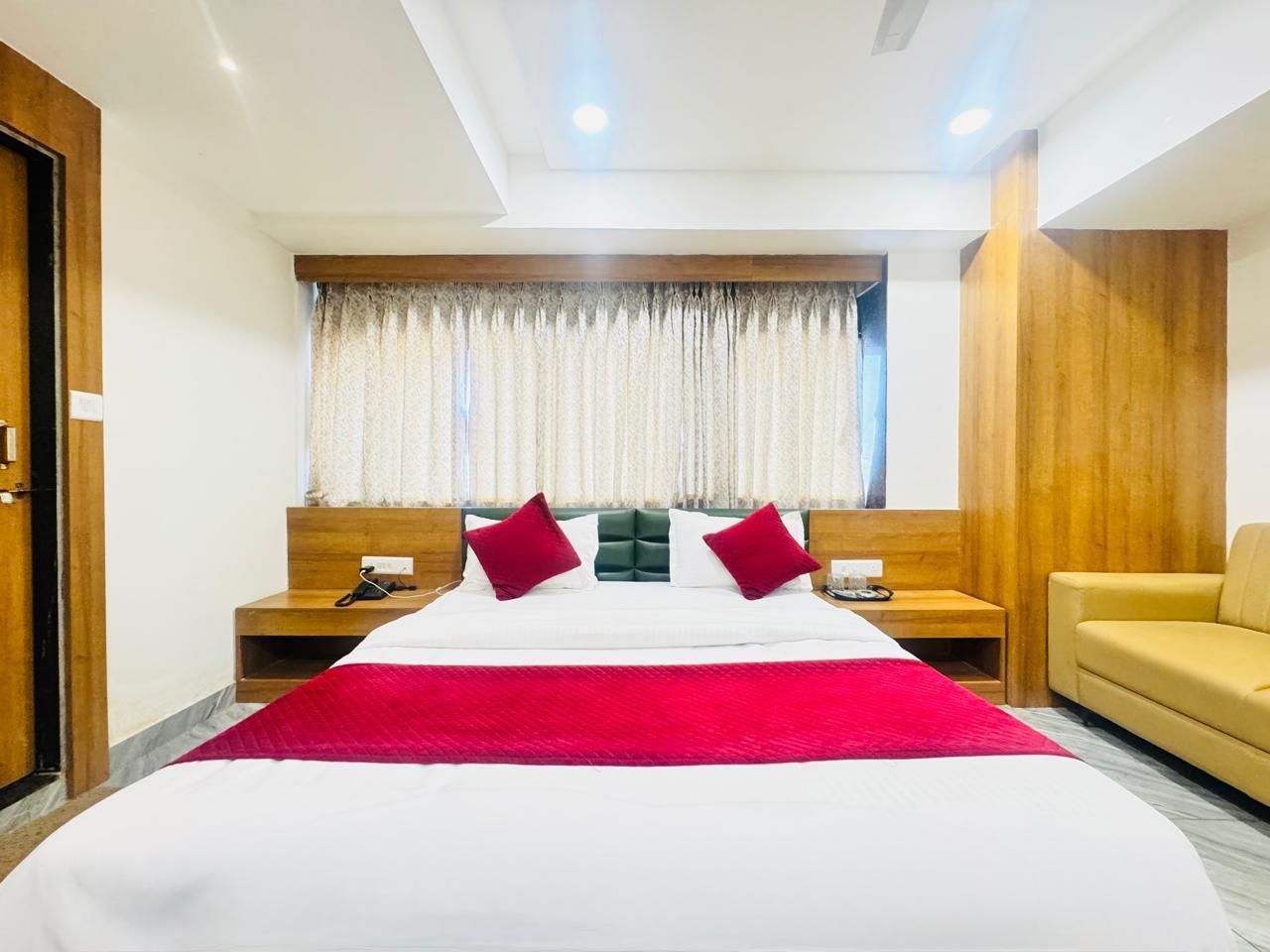 HOTEL LONGSTAY Deluxe - 1 King Bed 2