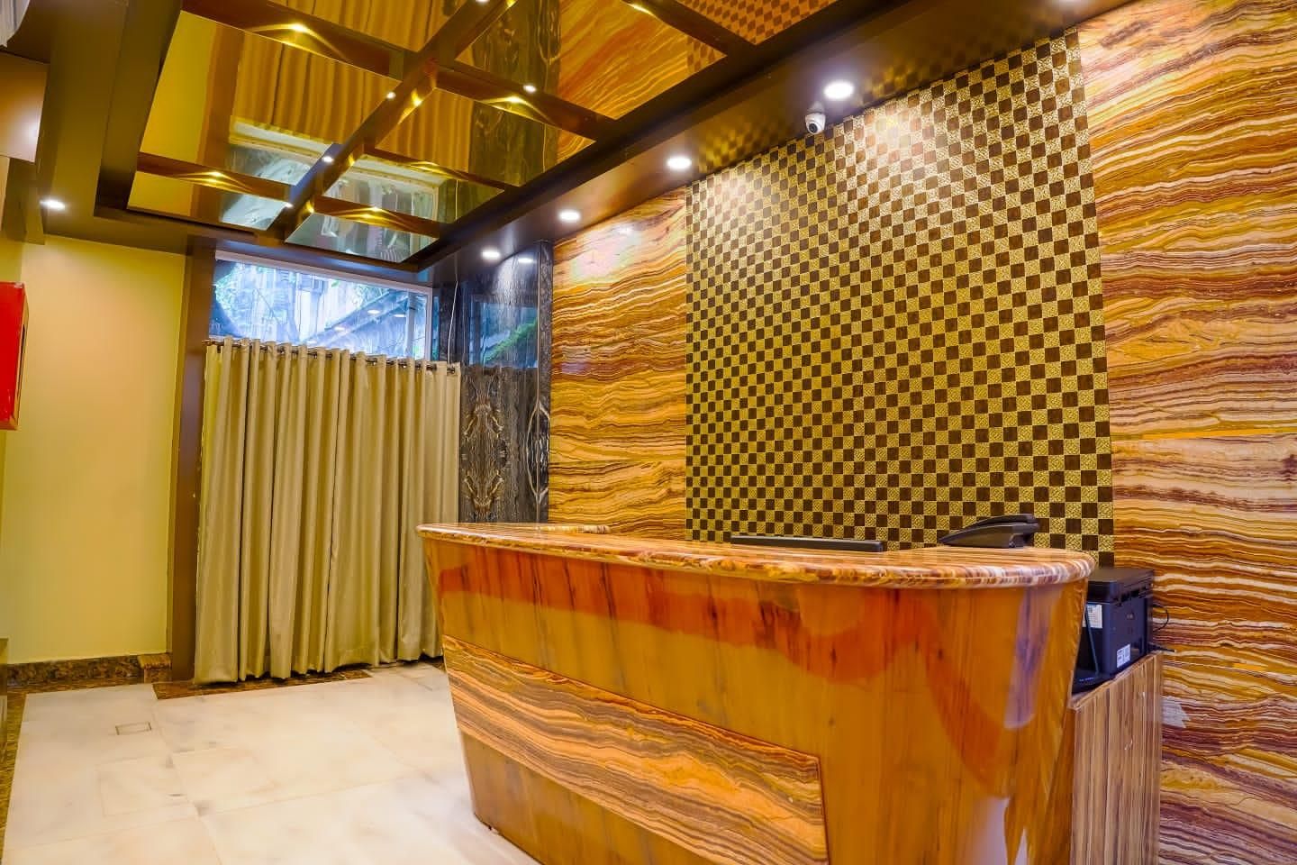 Hotel Aman Residency